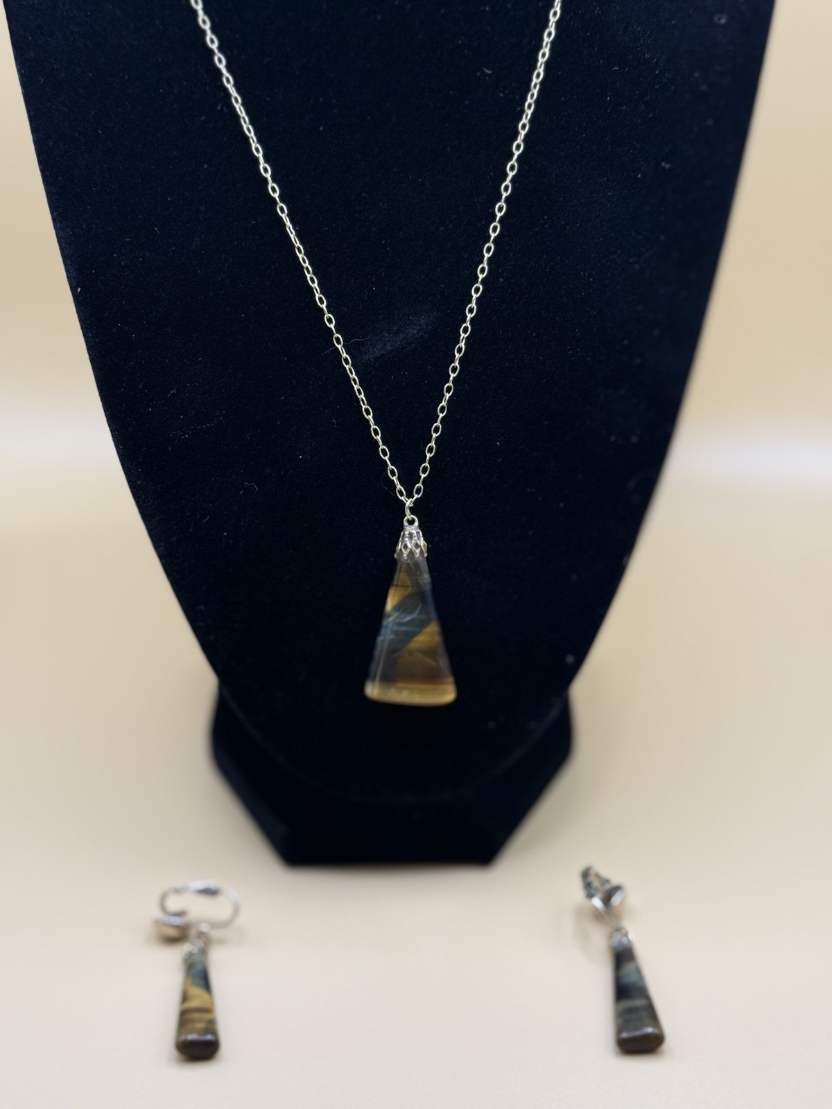 Vintage Tiger’s Eye Necklace & Clip Earrings Set – Gold Tone