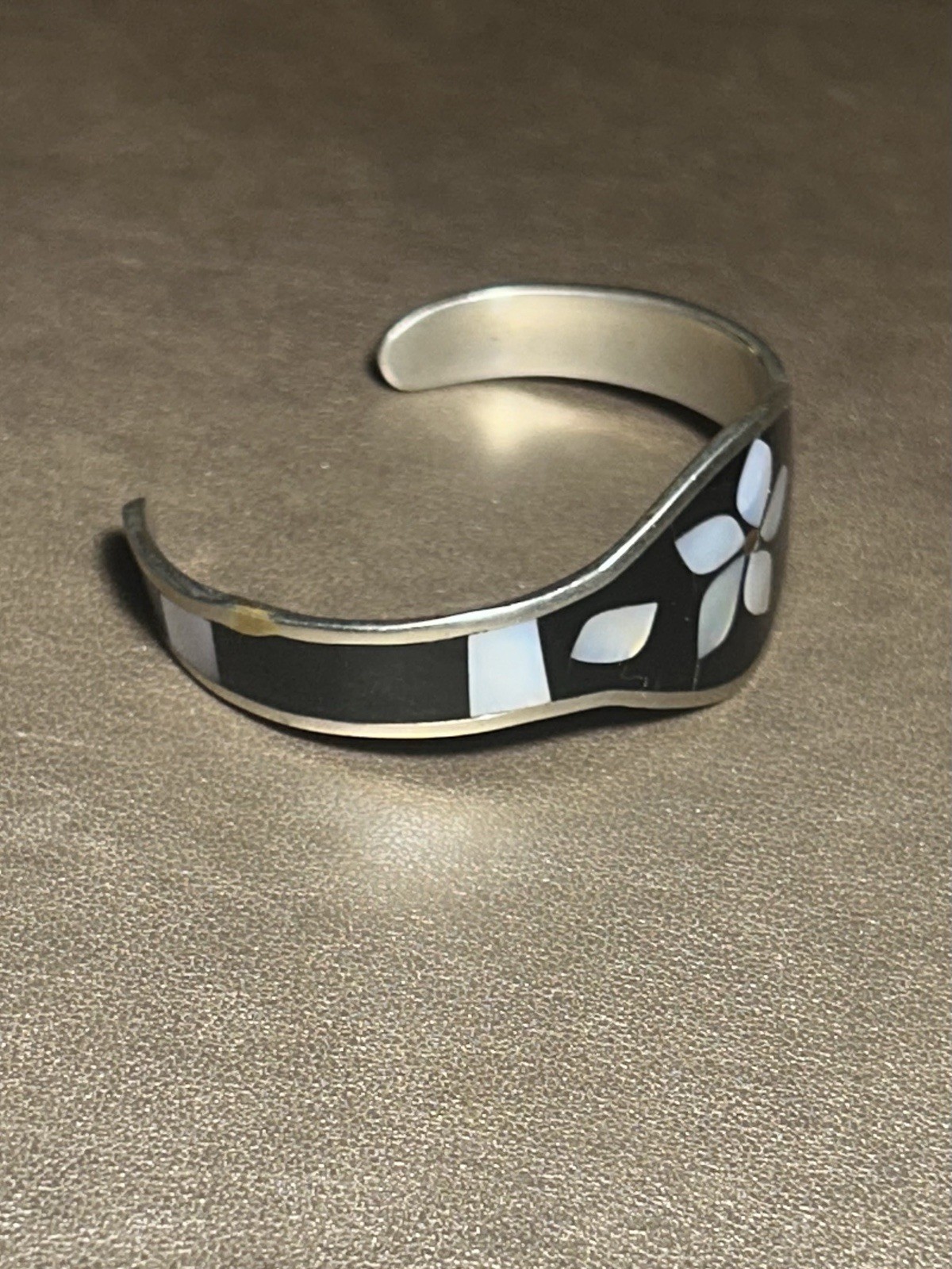 VTG Alpaca Silver Mexico FLOWER Mother Of Pearl Abalone Cuff Bracelet Size 5.5–6