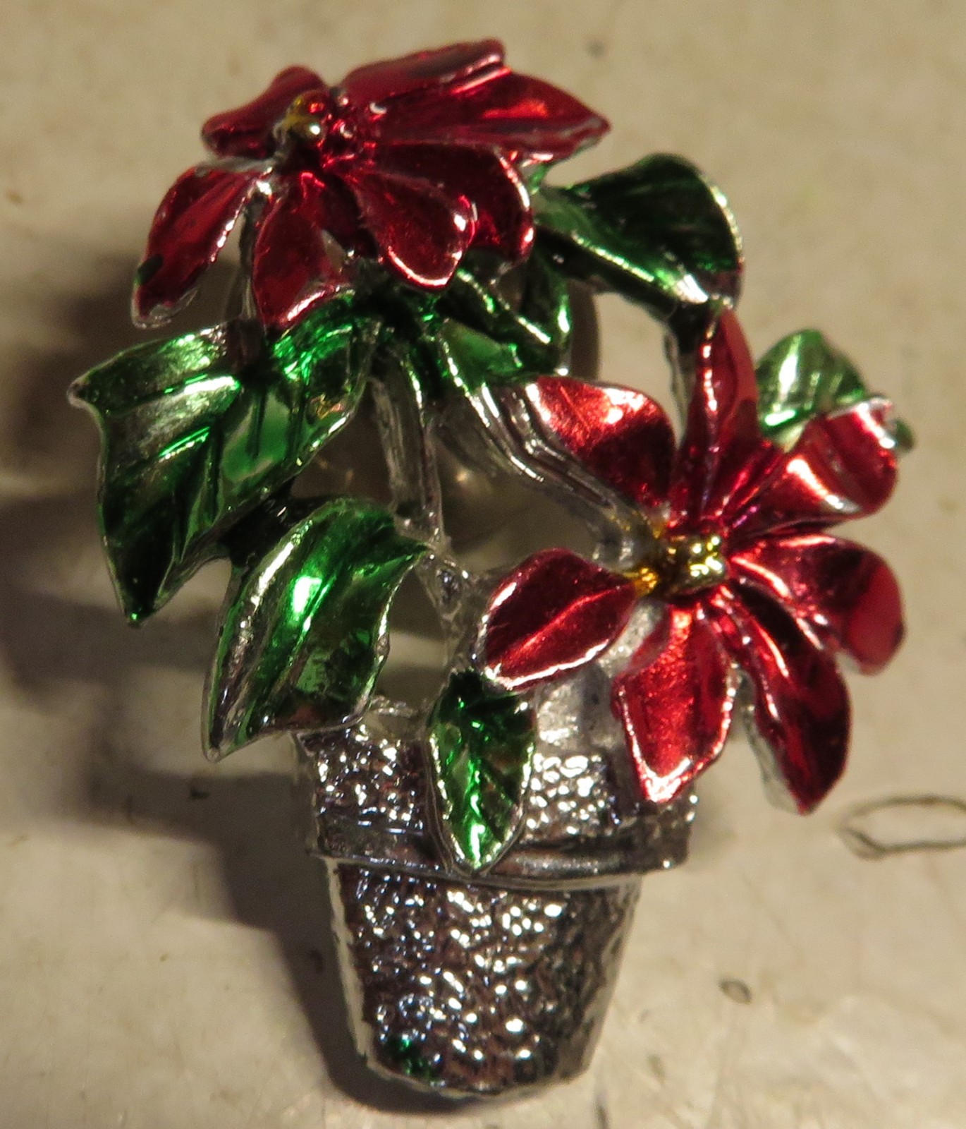 Vintage 1-1/4” Silver Tone Potted Poinsettia Plant Christmas Holiday Brooch Pin