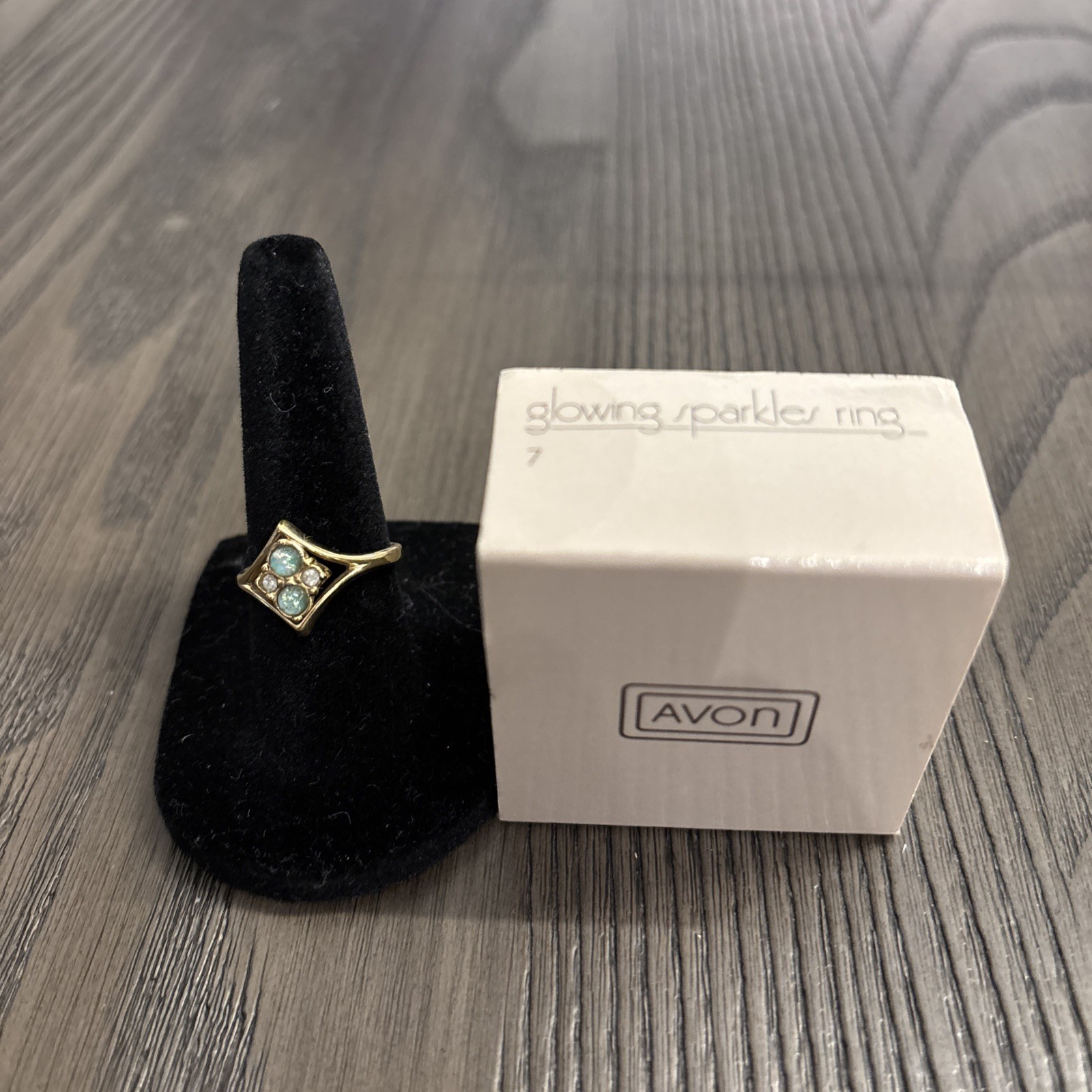 Avon Vintage 1984 Glowing Sparkles Ring Size 7 New In Box Gold Tone Signed