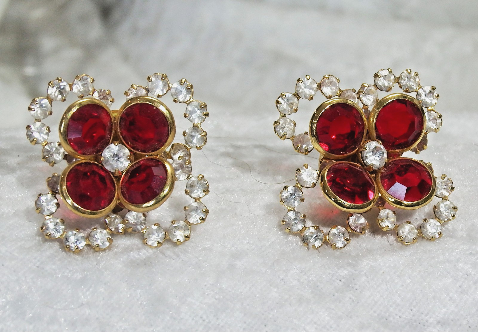 VINTAGE RED & CLEAR RHINESTONE POST BACK EARRINGS