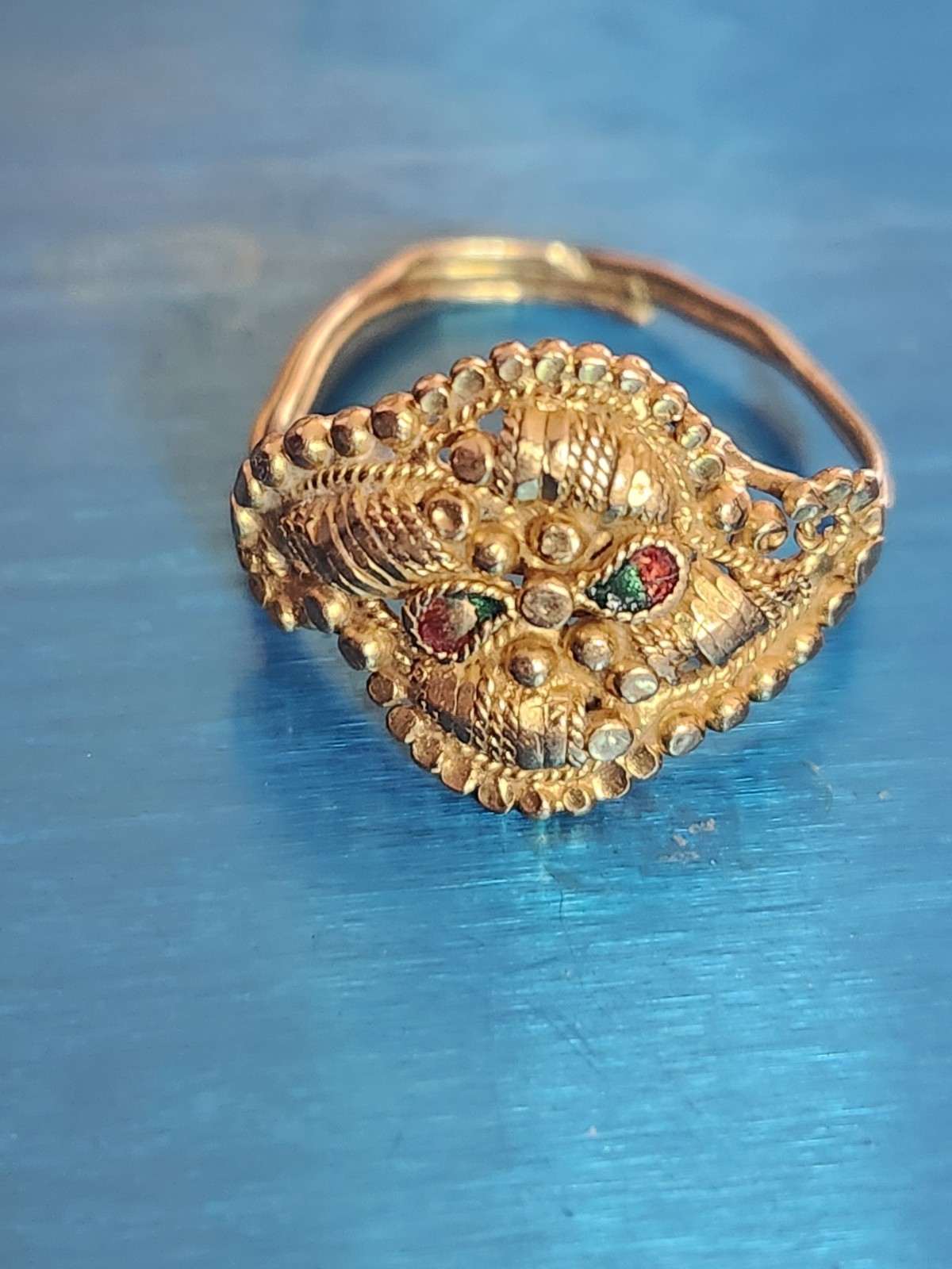 Vintage 22K Heart Shaped DHM manufacturer. Late 20th Century