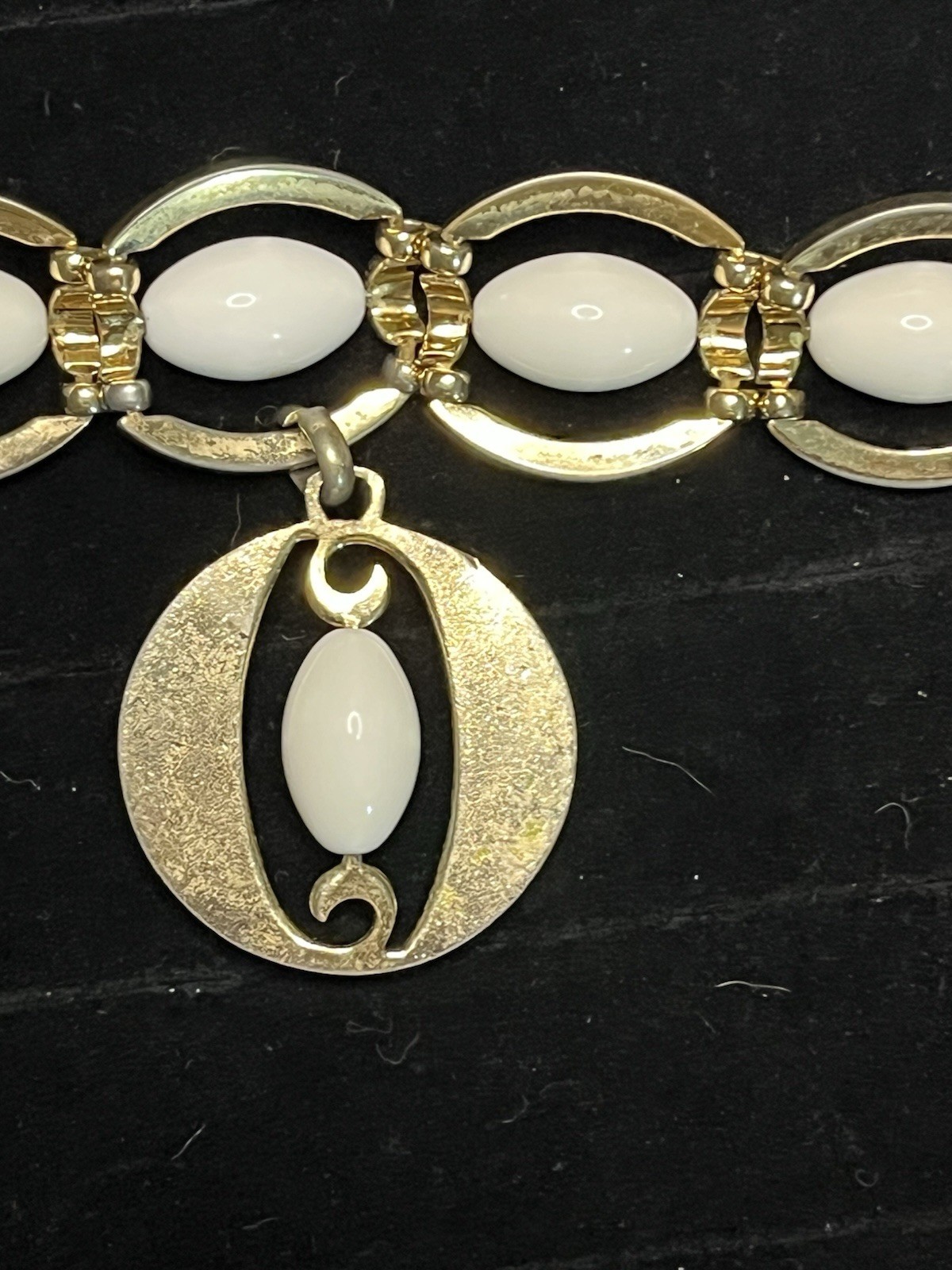 Vintage MONET White Thermoset Round Link Chunky Bracelet Goldtone 8”