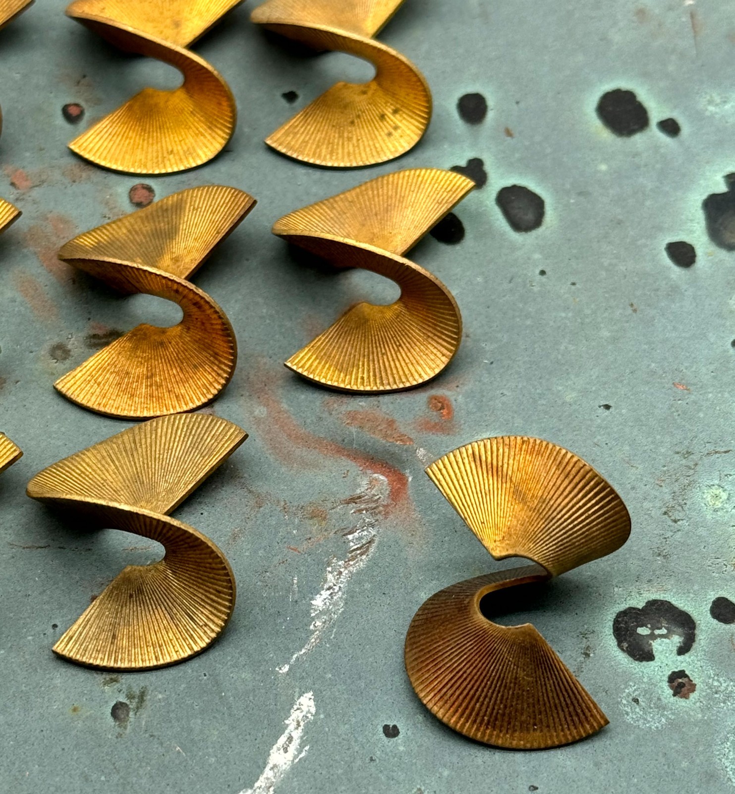 Vintage Copper Finish Brass Lined Curl Stampings – Set of 15 – Right Angle Brass