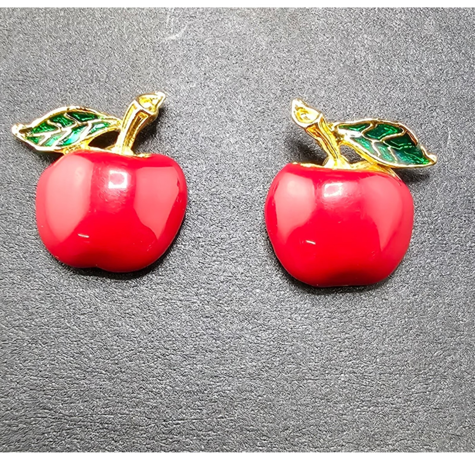 Vintage Red Apple Enamel Jewelry Set – Bracelet & Earrings