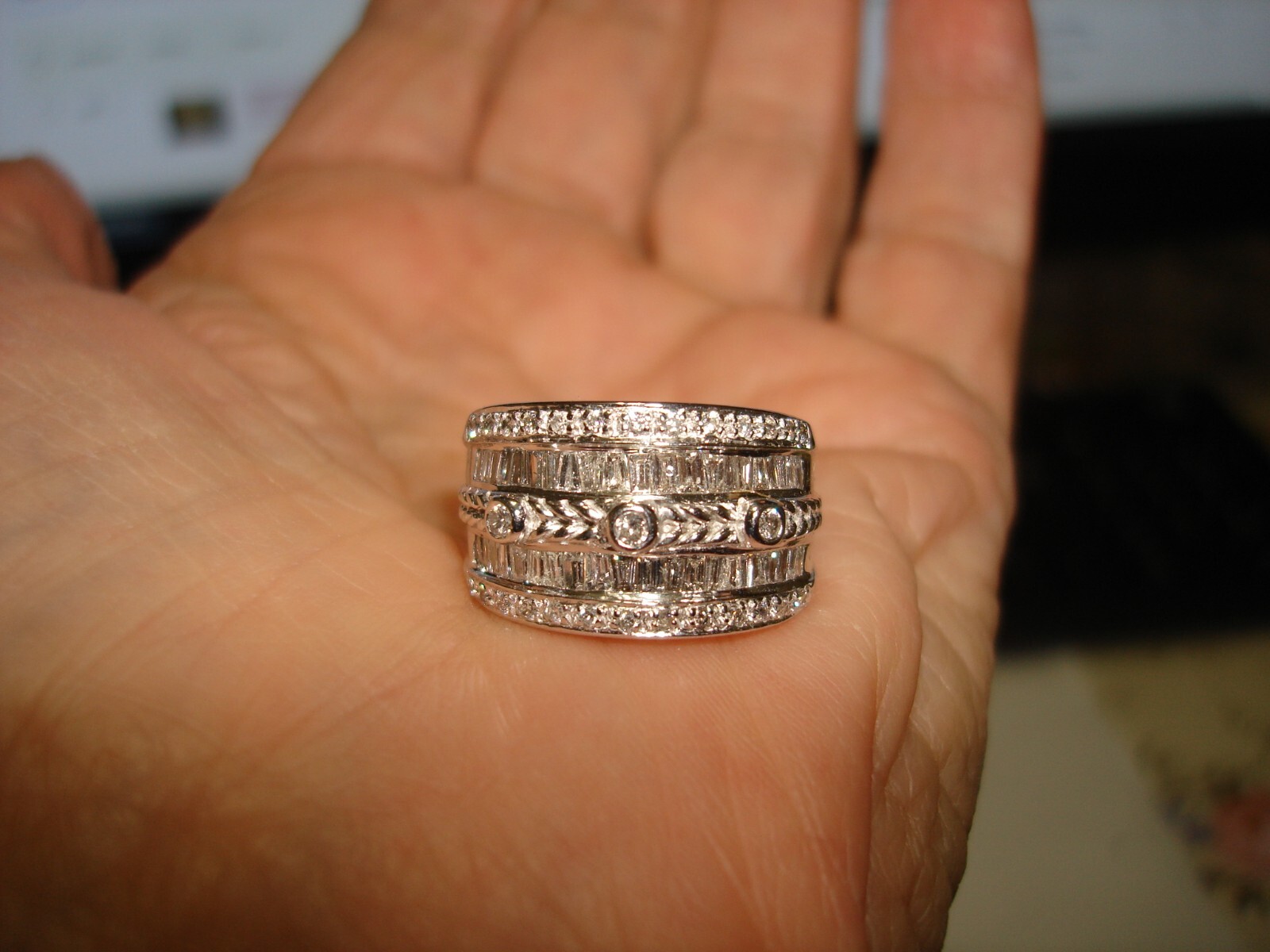 Collectible Unique LeVian 18k White Gold Diamond Ring Band 10.9 Grams Size 6.5