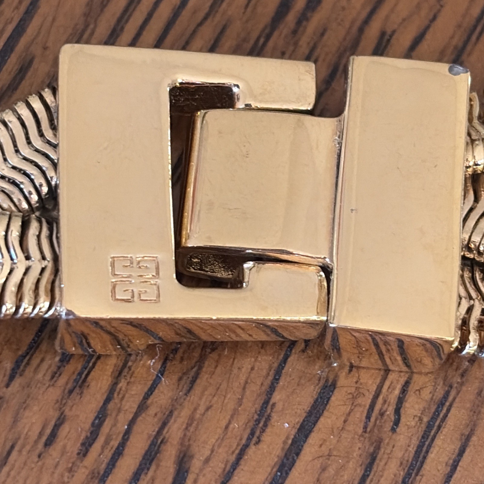 Vintage Givenchy Gold Tone 16”ChokerNecklace- Signed Logo Clasp Chunky
