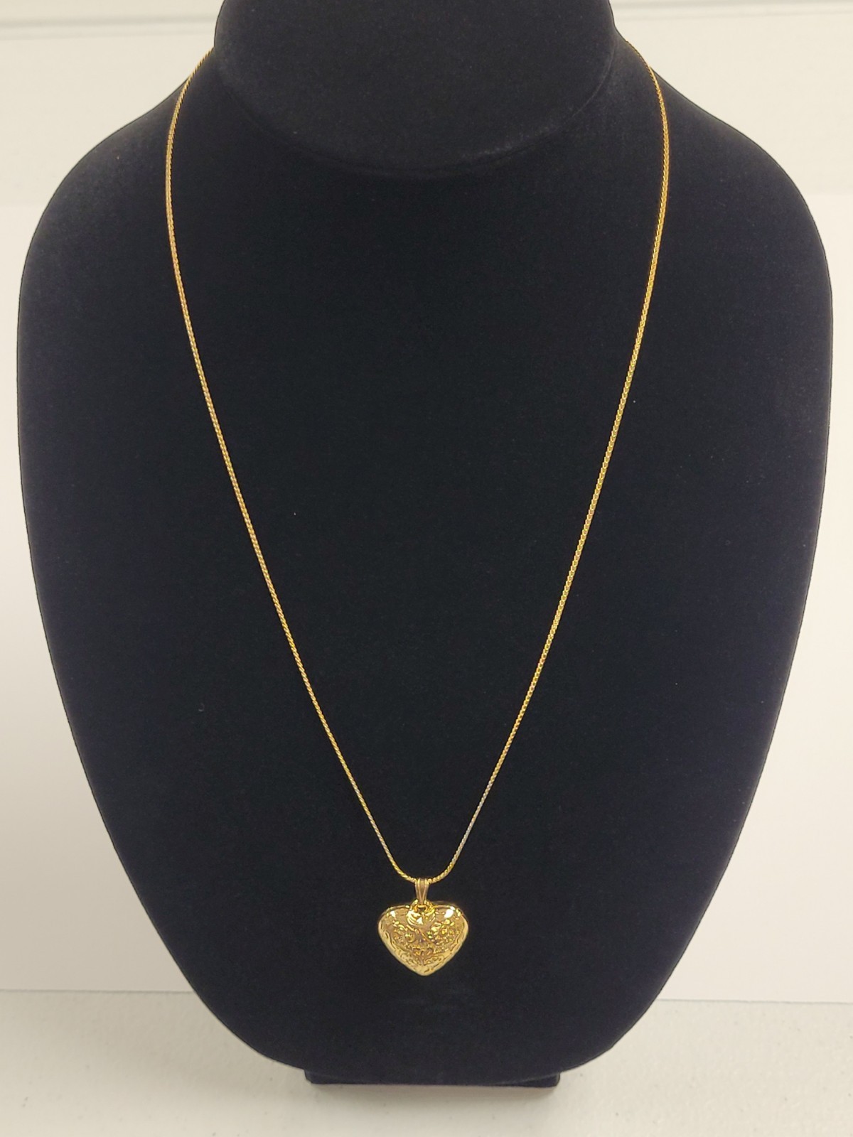 Ornate Heart Pendant 22″ Goldtone Necklace Wheat Style Chain Costume Fashion
