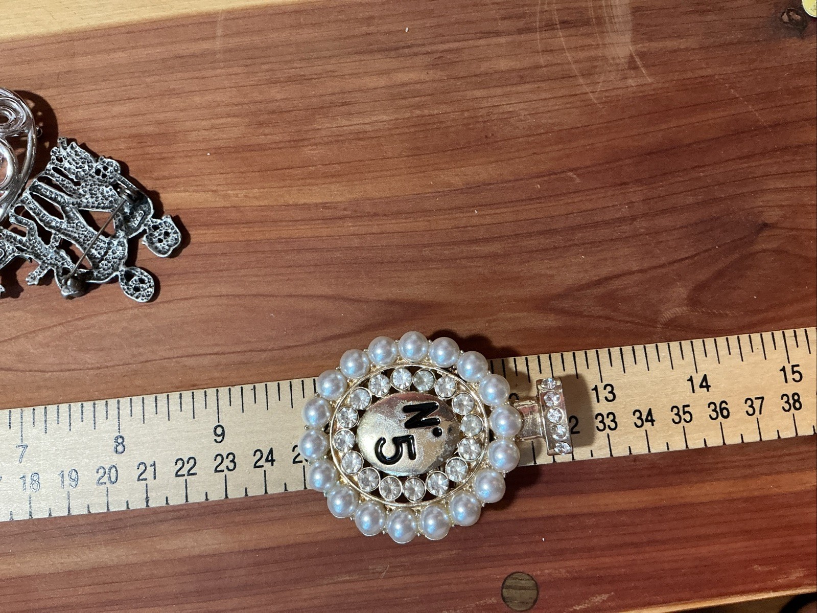 Vtg Jewelry Lot Of 10 JJ DM & Unsigned Mixed Metals Brooches Color Stones