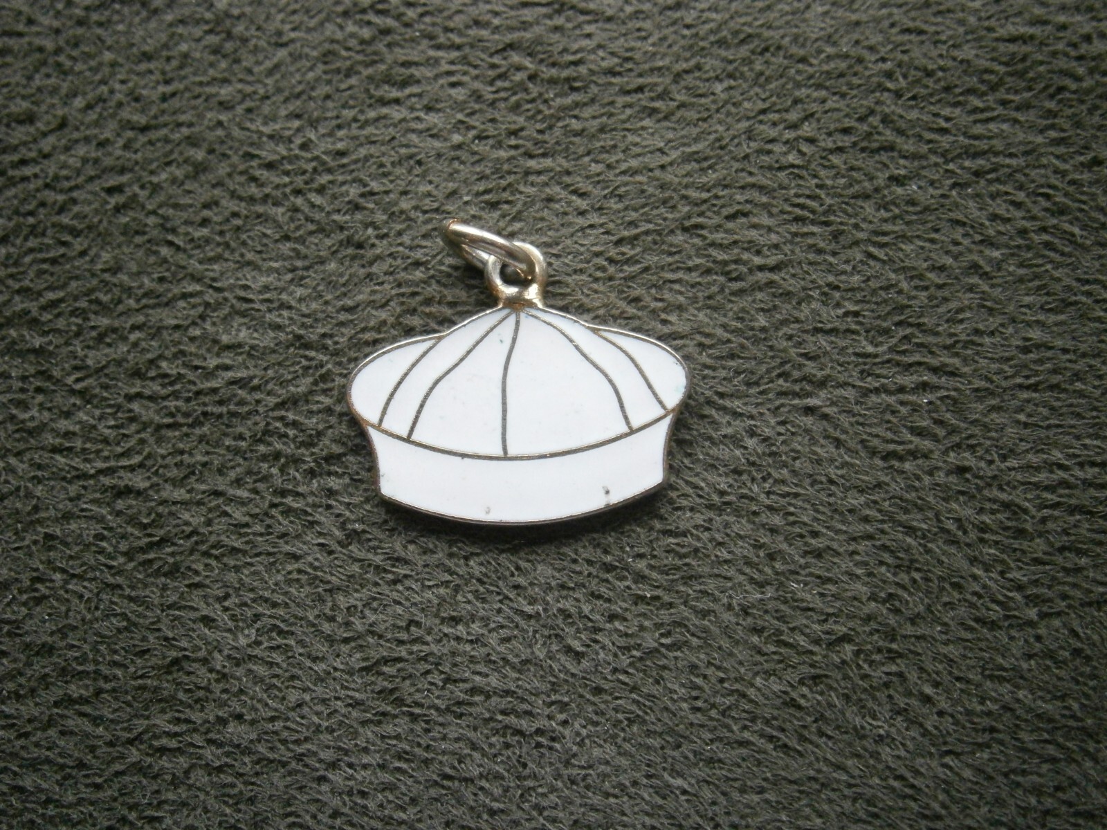 USN US Navy Sailor Hat Vintage Goldtone & Enamel Sweetheart Charm Pendant 2.0g