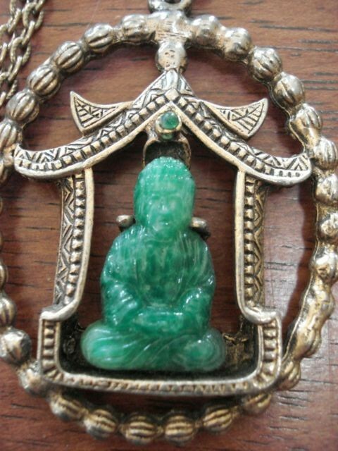 Rare Vintage Signed Edlee Gold Tone Asian Themed Faux Jade Pendant Necklace