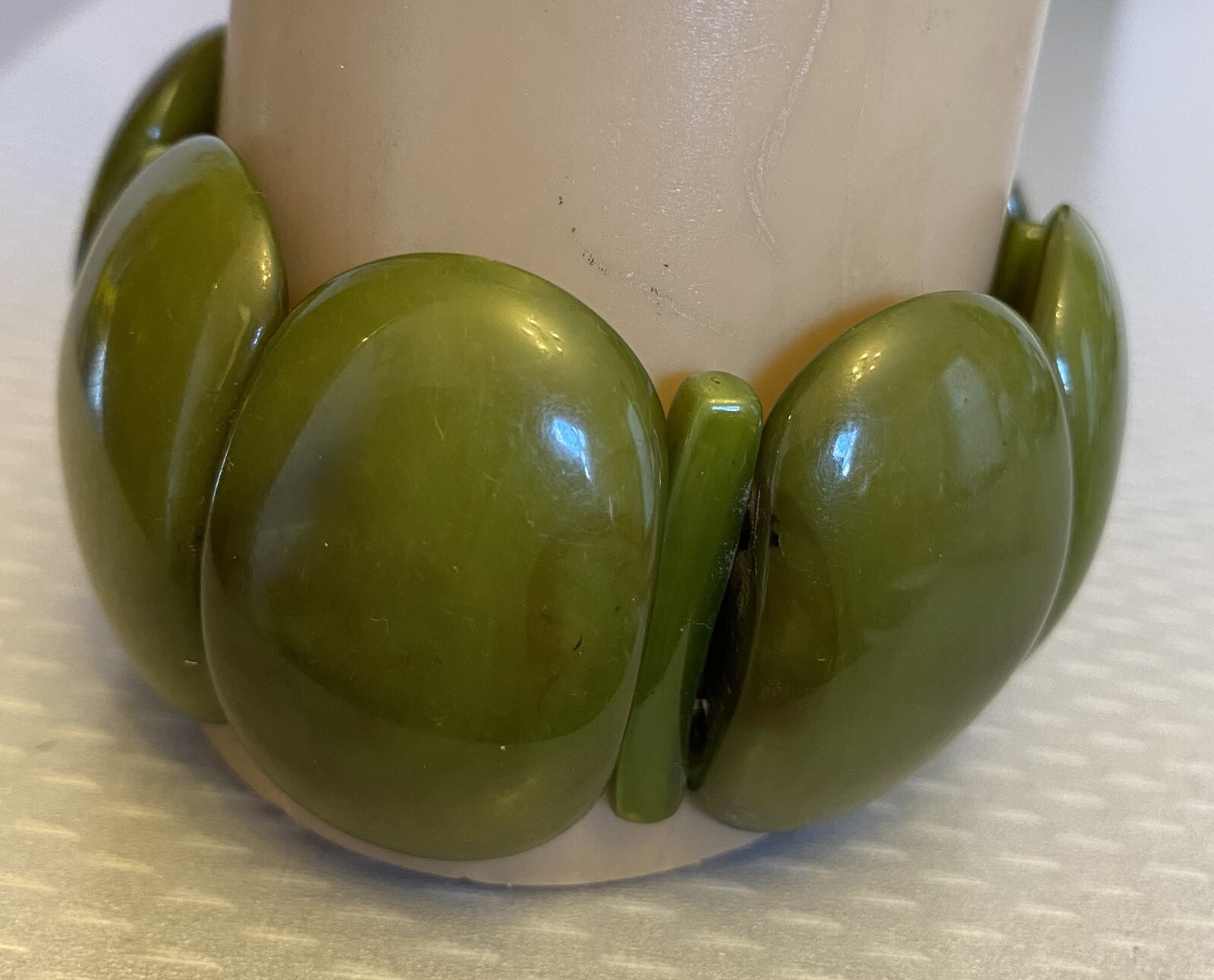 70s Vintage Plastic Stretch Bracelet Big Chunky Dark Green Marble 1-5/8″ Wide