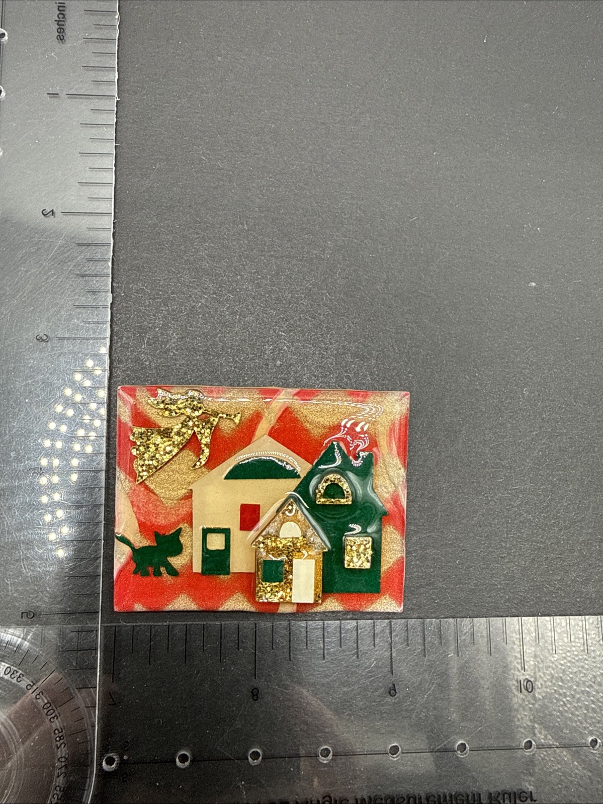 Lucinda House Pin – Christmas Sparkle Angel Cat Red Green