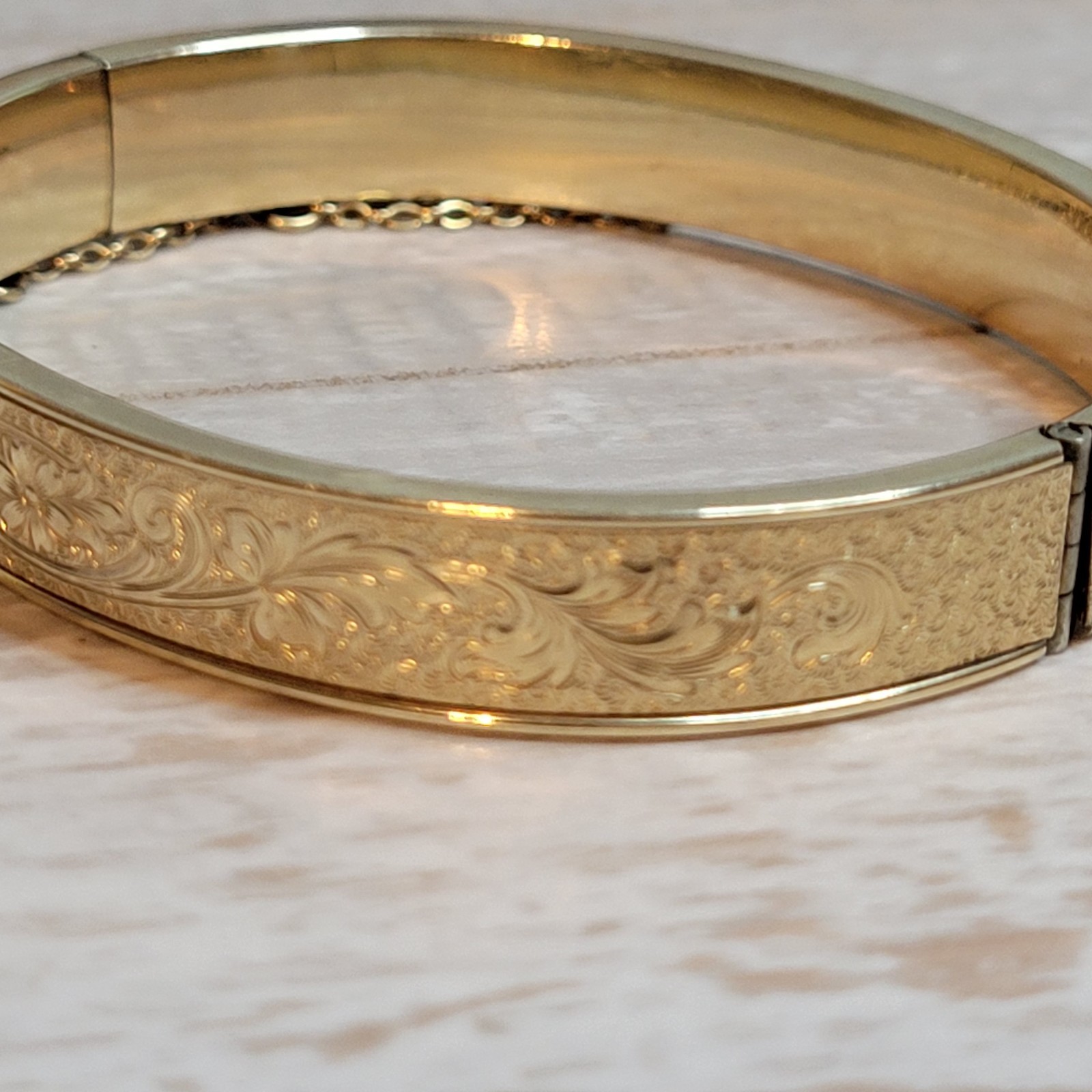 Mid Century Victorian Style 1/20 12K Gold Filled Hinged Bangle Bracelet EMCO