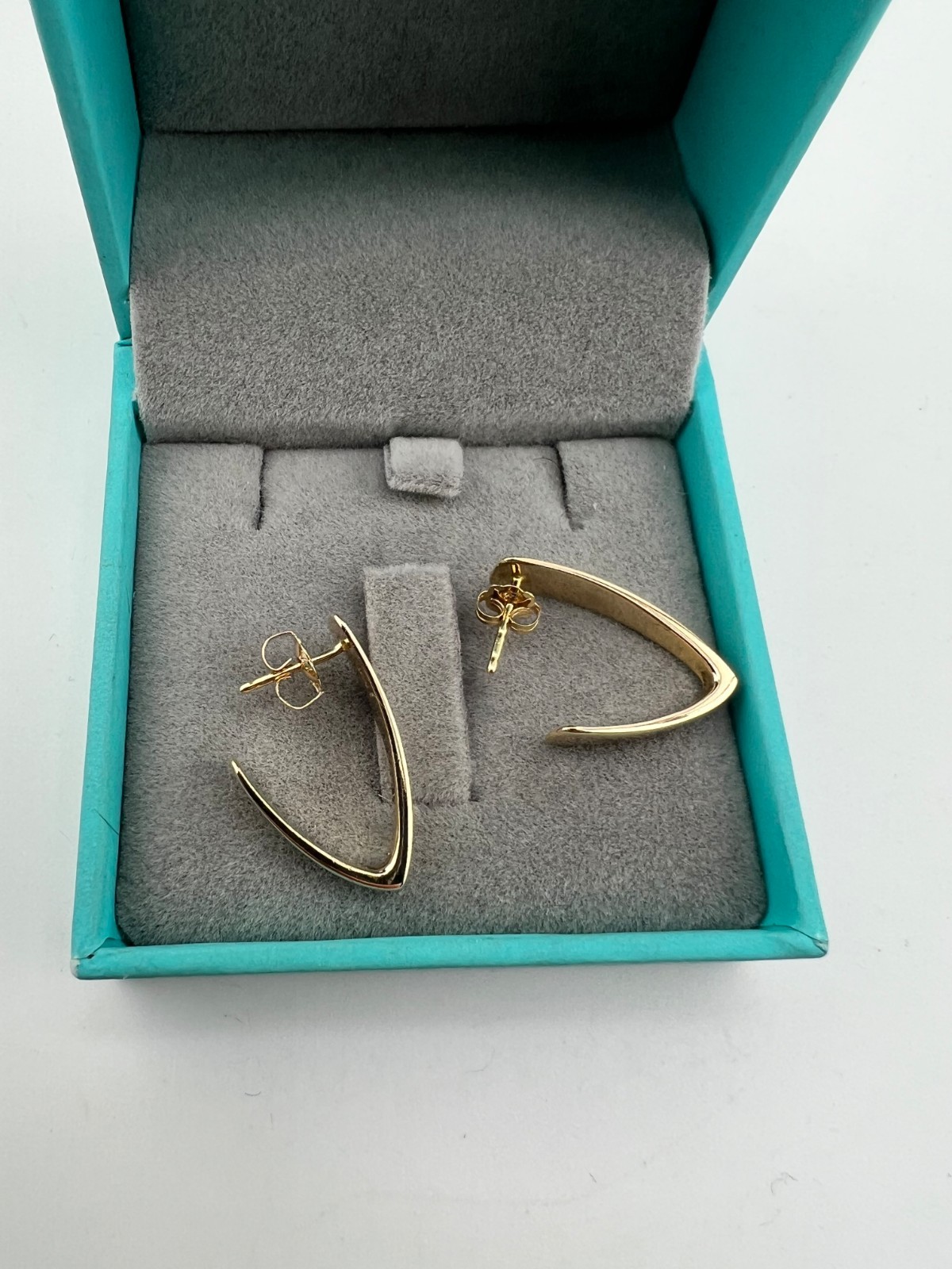 James Avery 14K gold earrings modernist V shaped hoops with posts