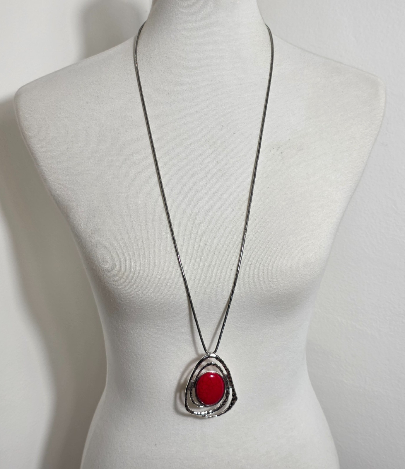 Silver-Tone Necklace Abstract Hammered Frame Pendant Red Crackle Faux Stone
