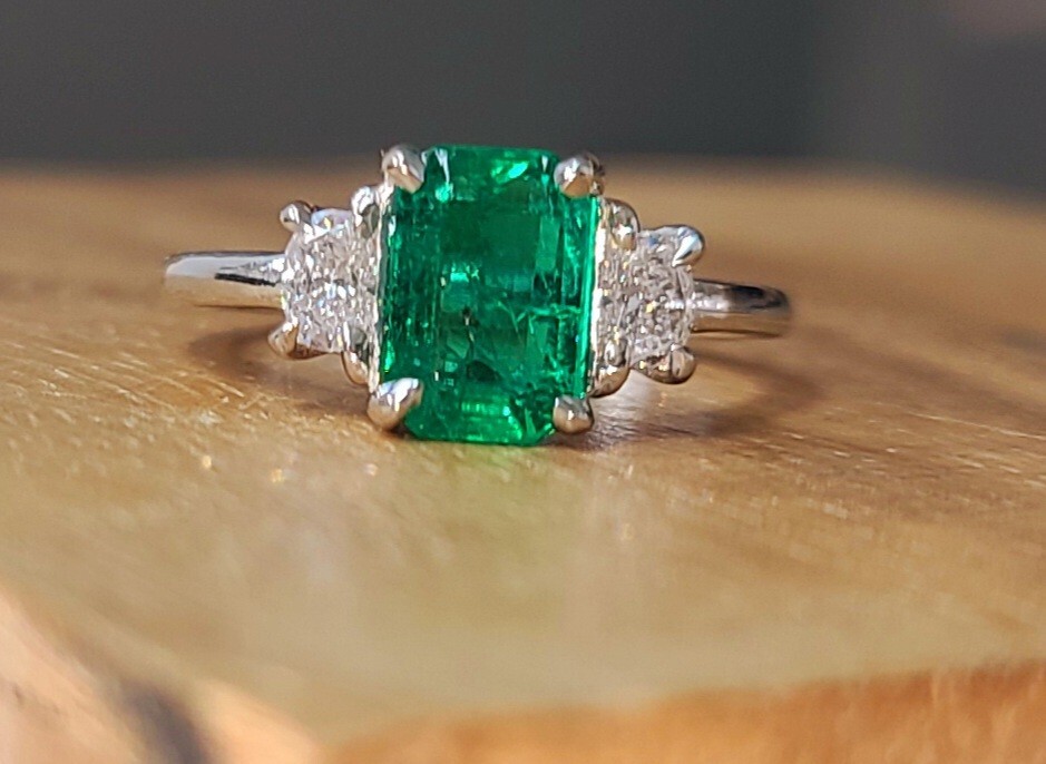 Vintage 14k White Gold Engagement Ring 1.24ct. Natural Green Emerald