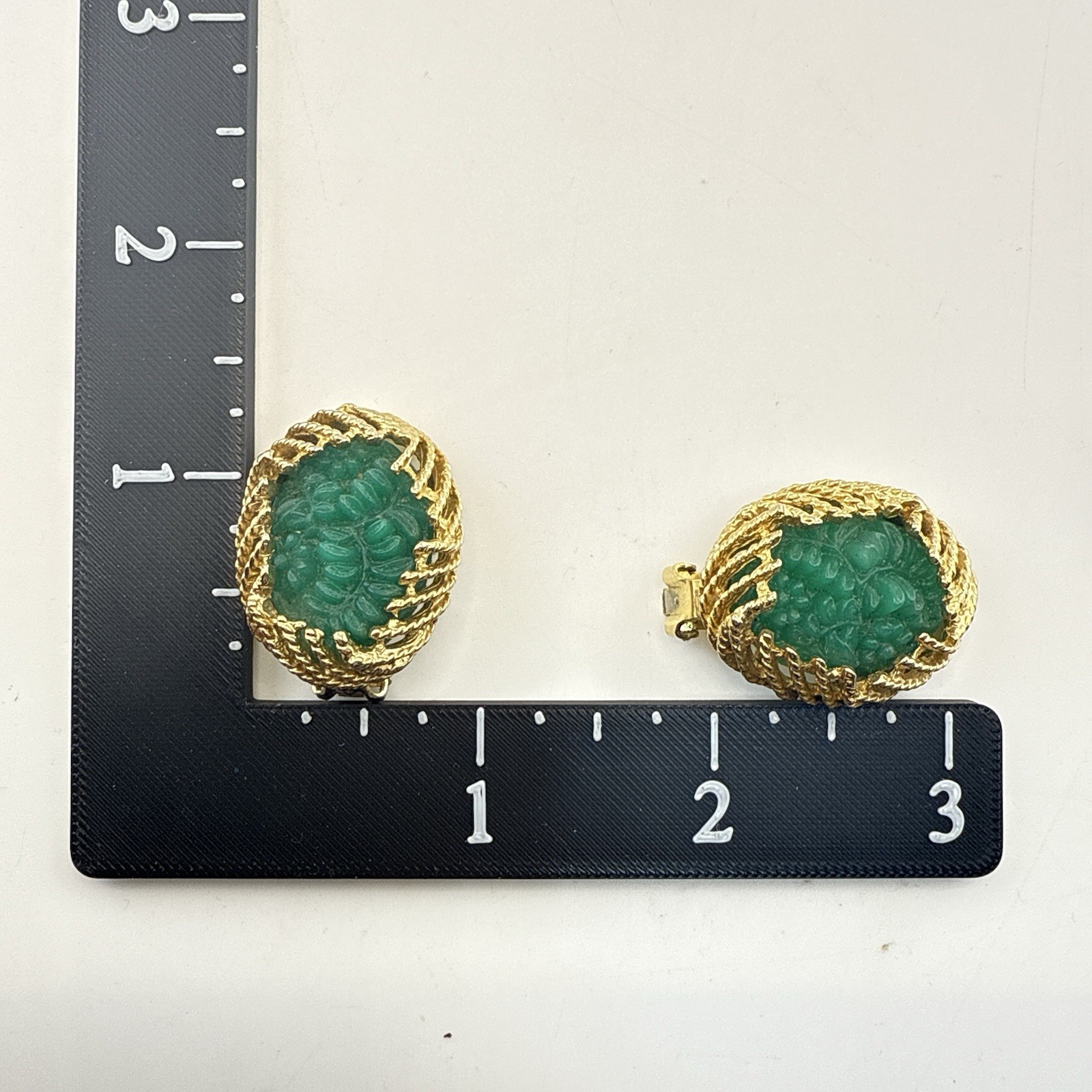 Vintage Earrings Green Peking Imitation Jade Gold Tone Molded Flower CLIP ON