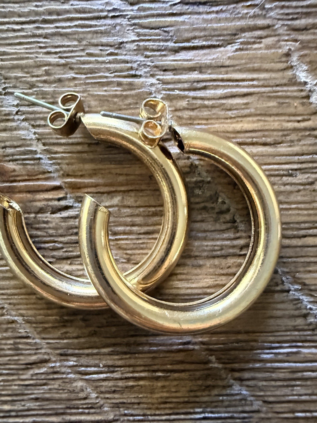Vintage Tube Hoop Earrings Gold Tone Pierced Ears Lightweight Classic Style 1”