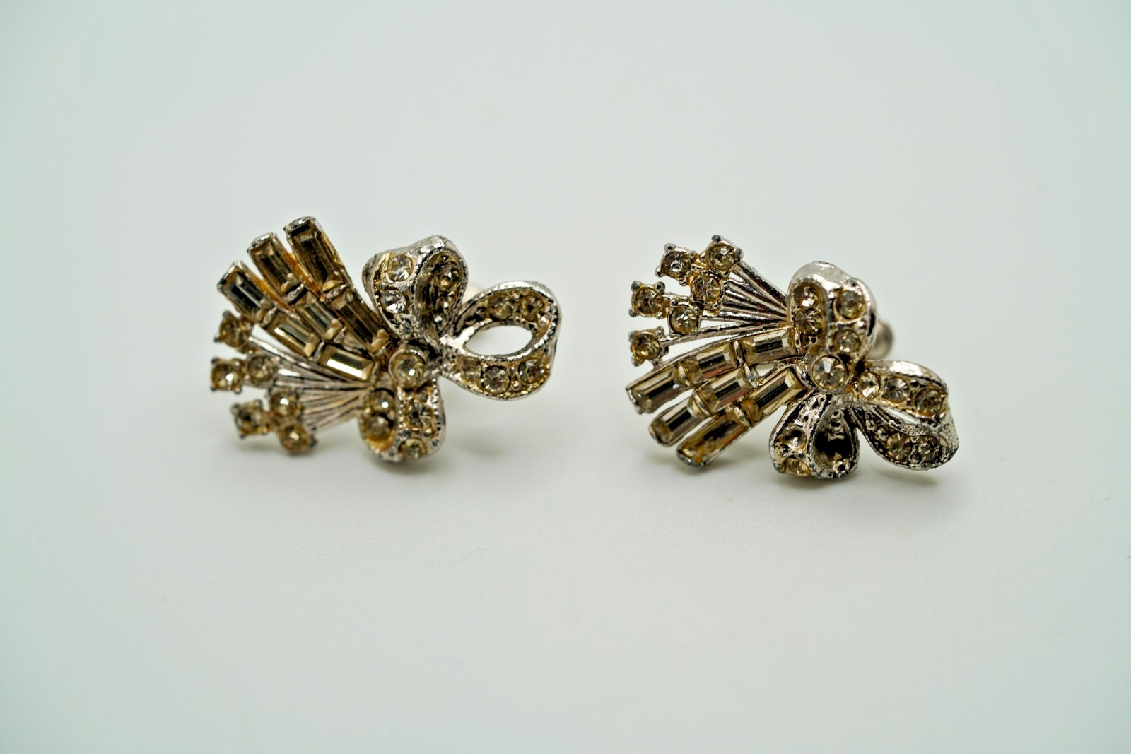 Vintage 2.7cm Rhinestone Screw Back Earrings Missing a Few Stones EB3