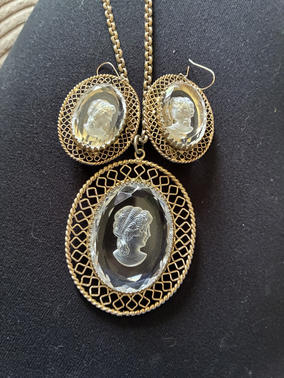 Vintage Cameo Jewelry Set Gold Tone Necklace Pendant & Earrings Clear Glass