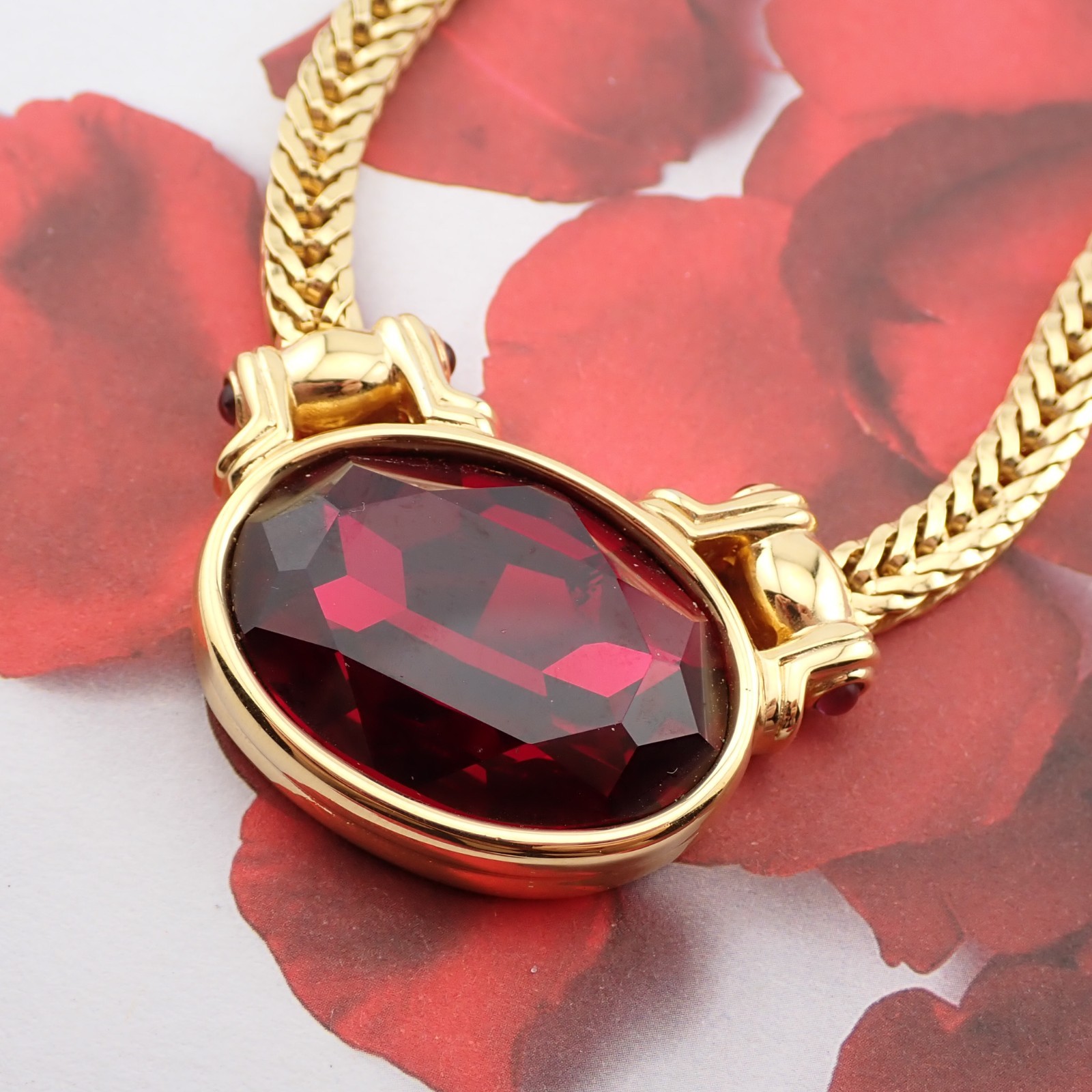 VTG Red Crystal Swarovski Swan Stamp Gold Tone Oversized Solitaire 18″ Necklace