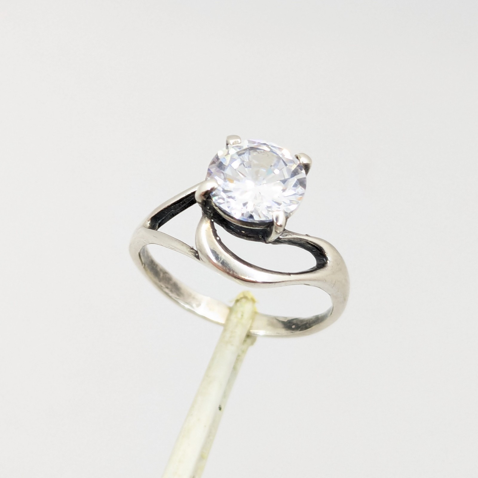 Vintage Elegant RING Silver 925 with Bright Stone-size: 7.5US(17.5mm) Ukraine#16