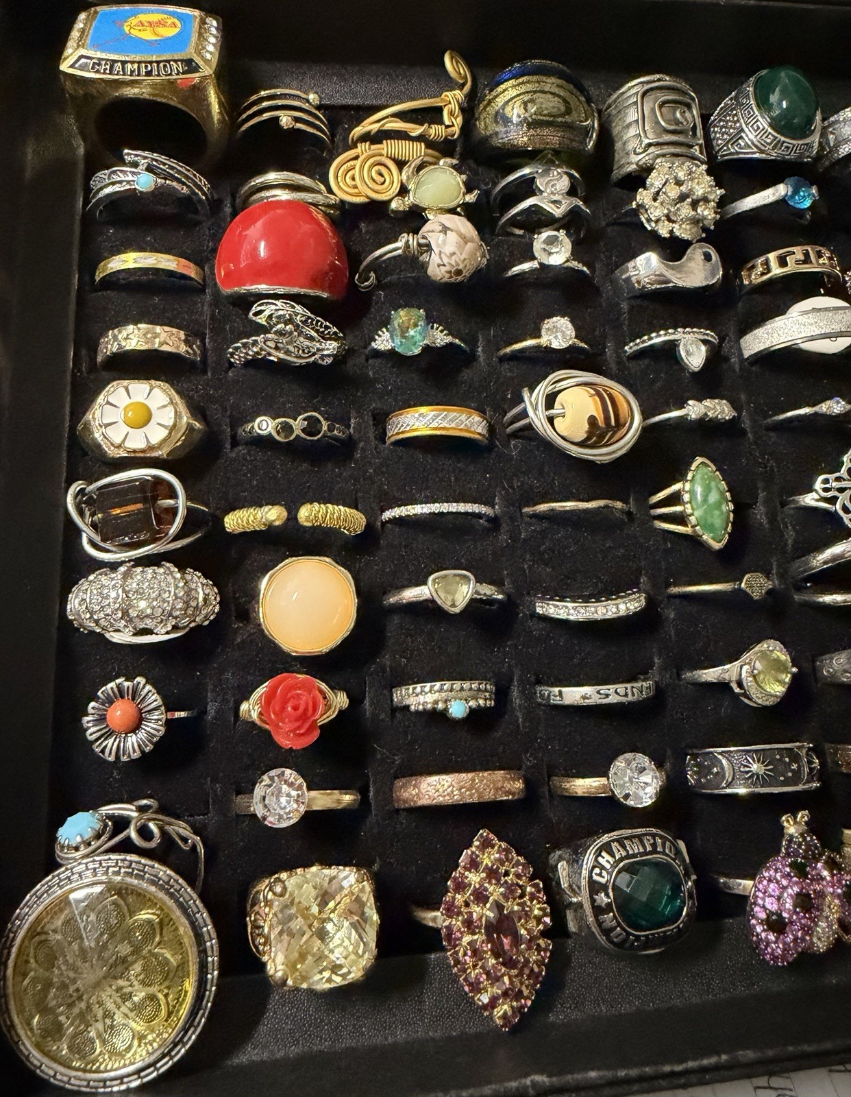 Huge 100 Piece Costume Jewelry Ring Lot Silver Gold Tone Variety Sizes Unsigned