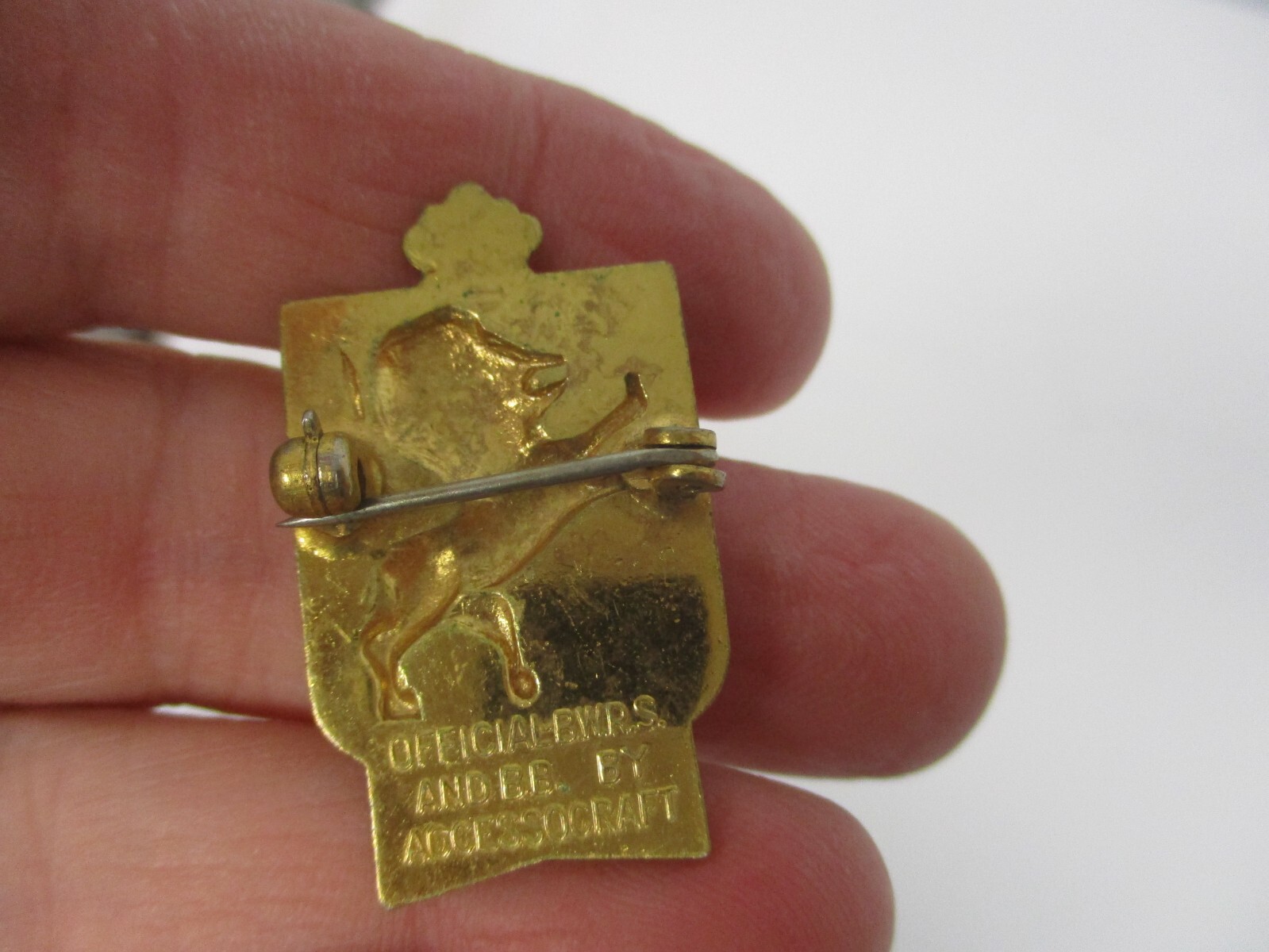VINTAGE UNITED KINGDOM DIEU ET MON DROIT “GOD AND MY RIGHT” BROOCH PIN