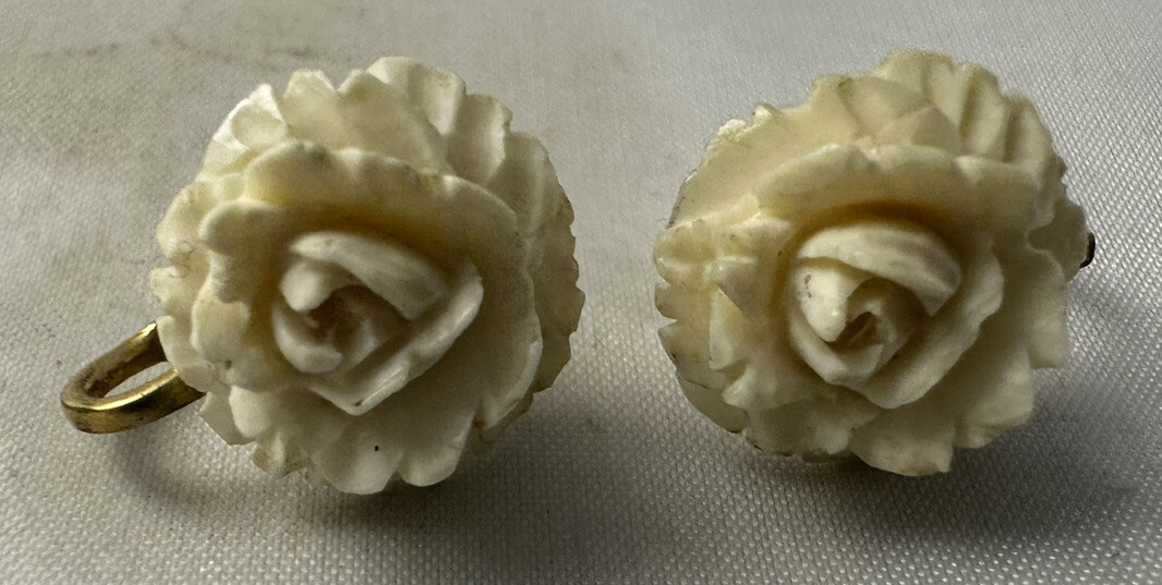 White Plastic Rose Earrings Flower Shape Clip-On Earrings 1950’s Vintage