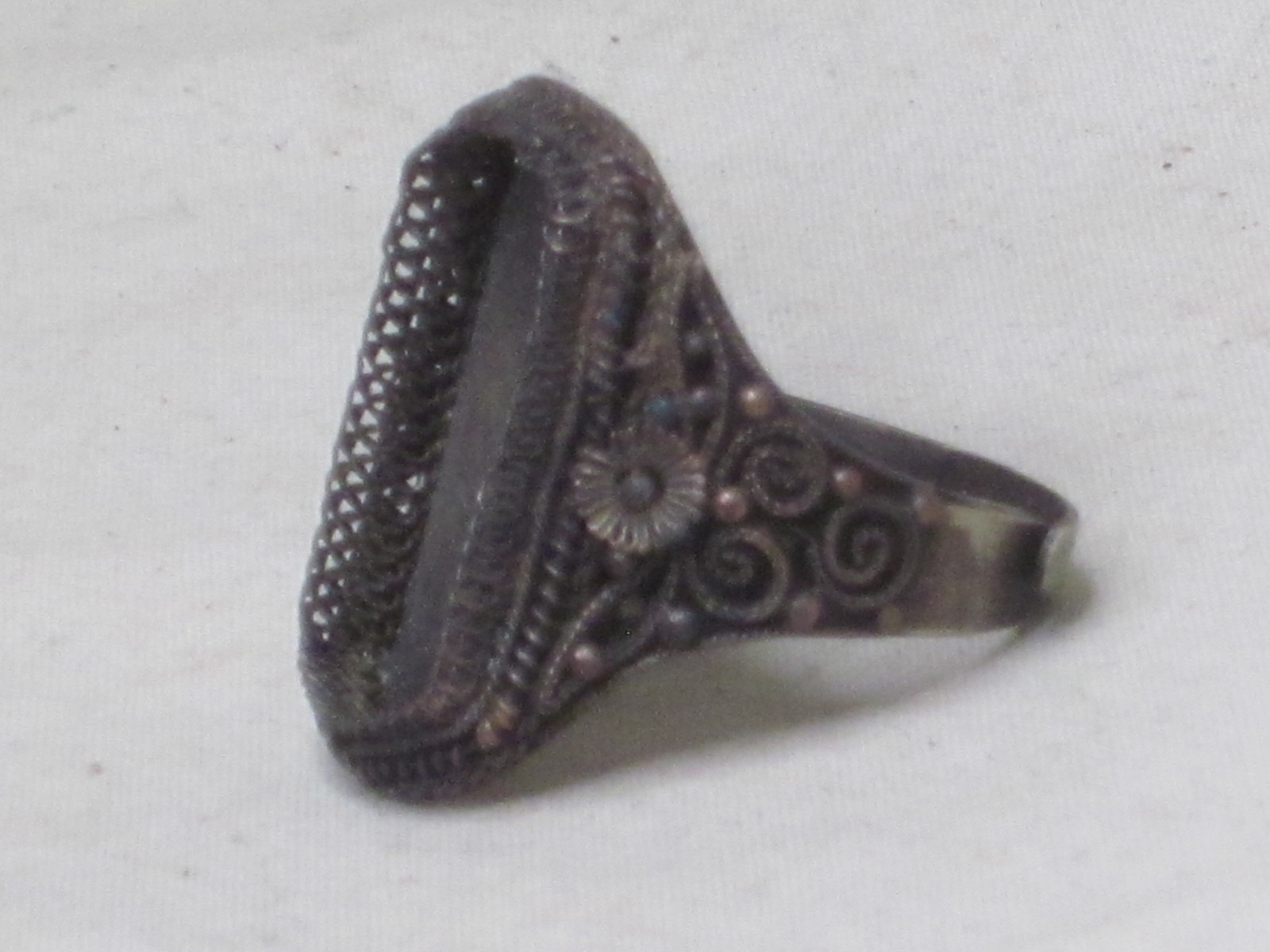 vintage incomplete filigree ring marked CHINA * adjustable band no stone