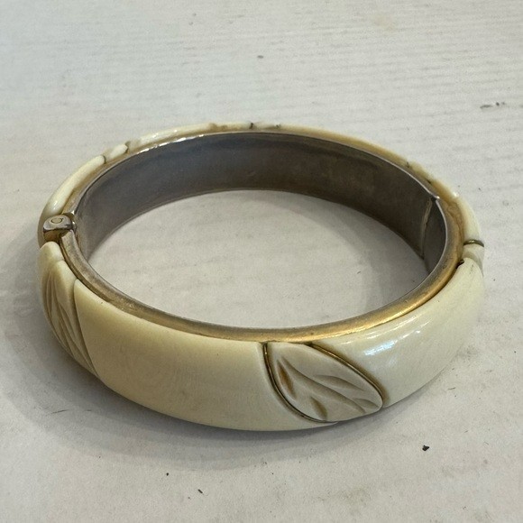 Vintage Lucite Bangle Bracelet 1950s Hinged Clamper MCM 60s Cream Gold Jewelry