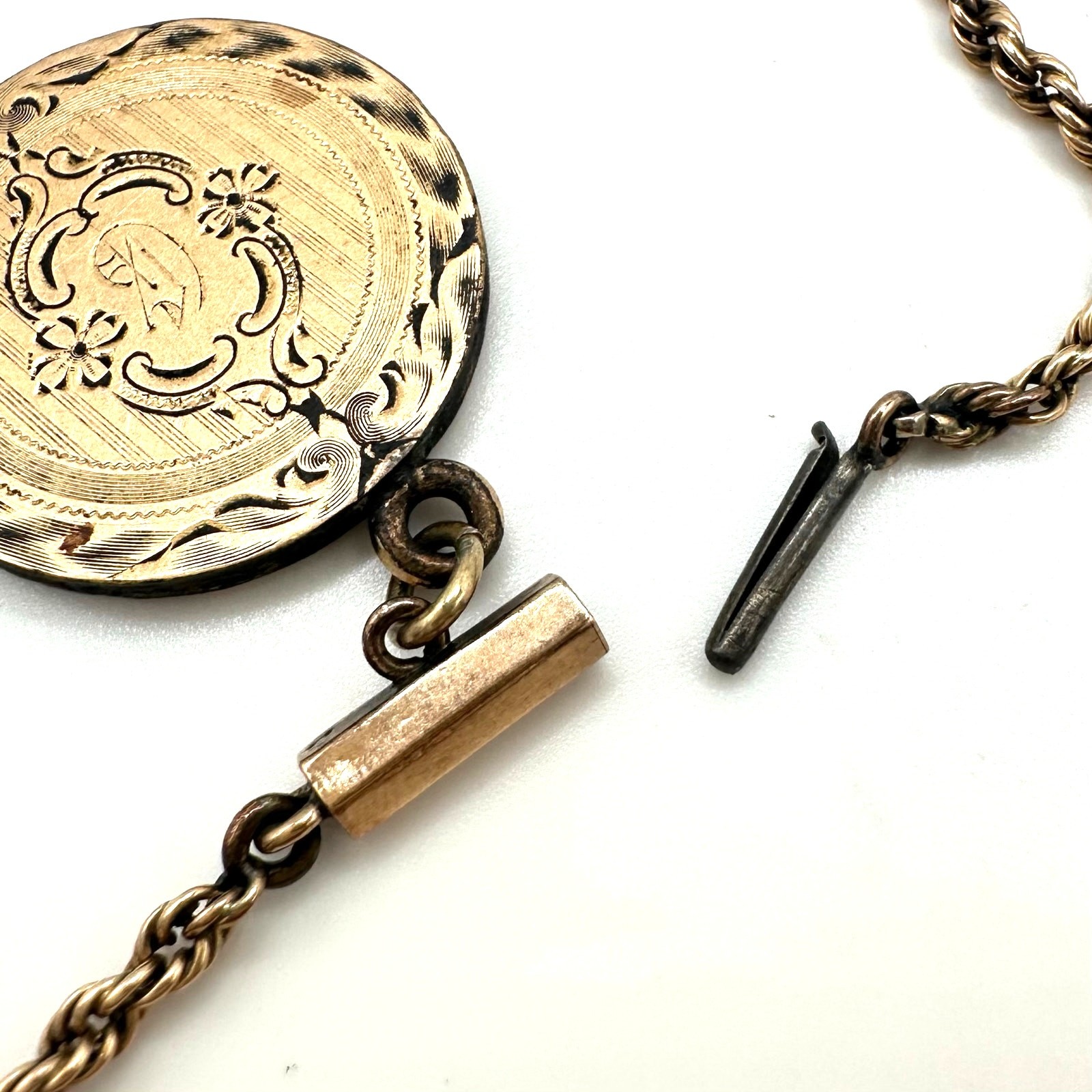 Antique Victorian gold filled twisted rope chain etched disc pendant necklace