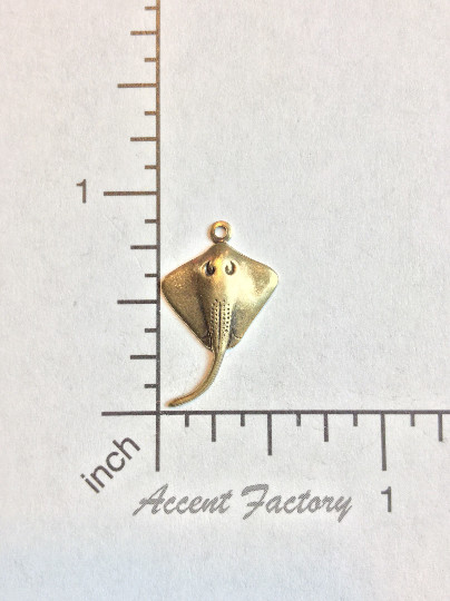 46243 – 6 Pc. Lot Stingray Jewelry Finding Charm BRASS Oxidized
