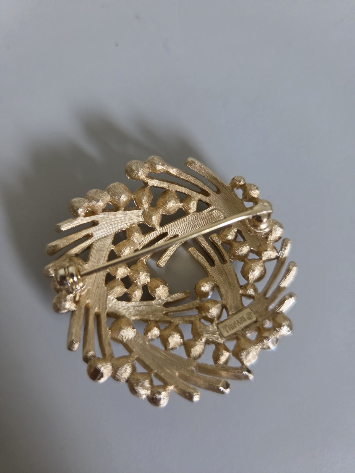Vintage Crown Trifari Gold Tone Faux Pearl Woven Basket Weave Wreath Brooch READ