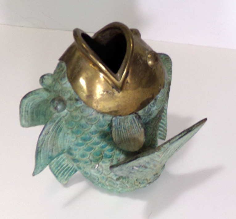 GREEN & BRASS METAL FISH STATUE 2 LB 4 OZ lngh 5″ hgtt 5″ thik 4.5p” $48