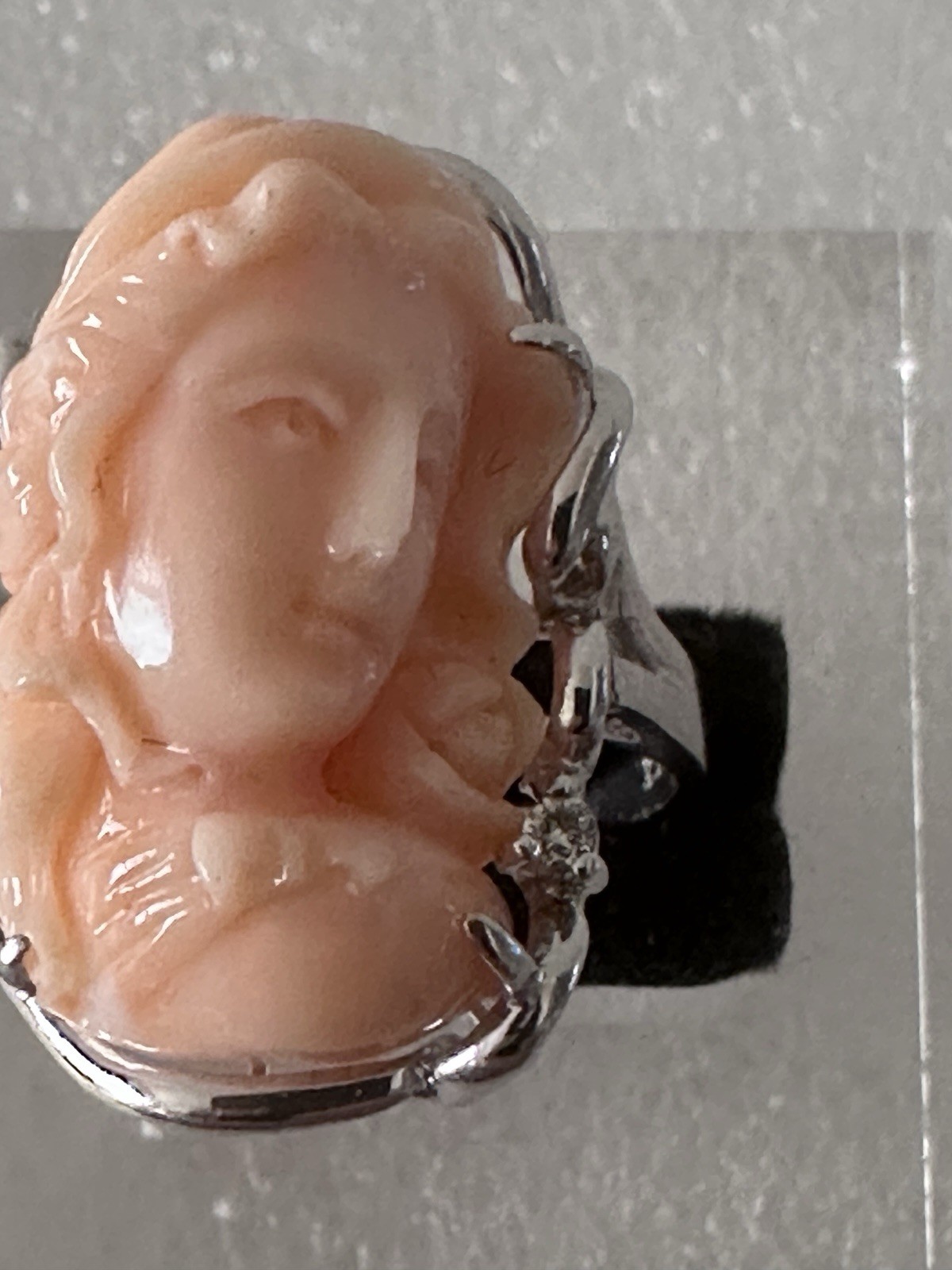 14KT.White Gold Vintage Angel Face Coral Ring,size 7, excellent