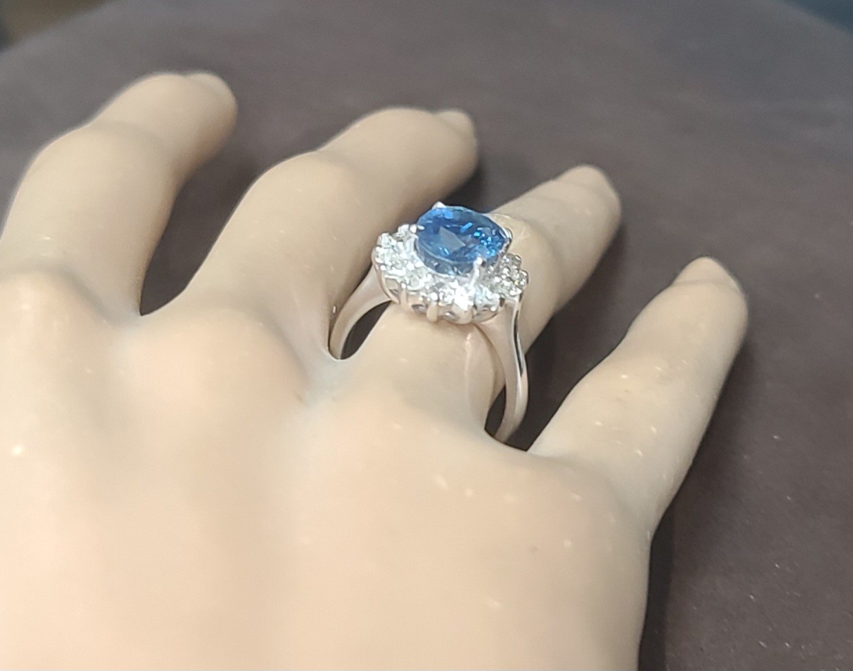 Vintage 14K White Gold Engagement Ring 4.66ct. Natural Blue Sapphire Oval GIA