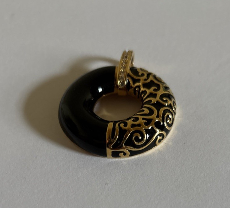 Camrose & Kross Reproduction JBK Jacqueline Bouvier Kennedy Gold Tone Pendant