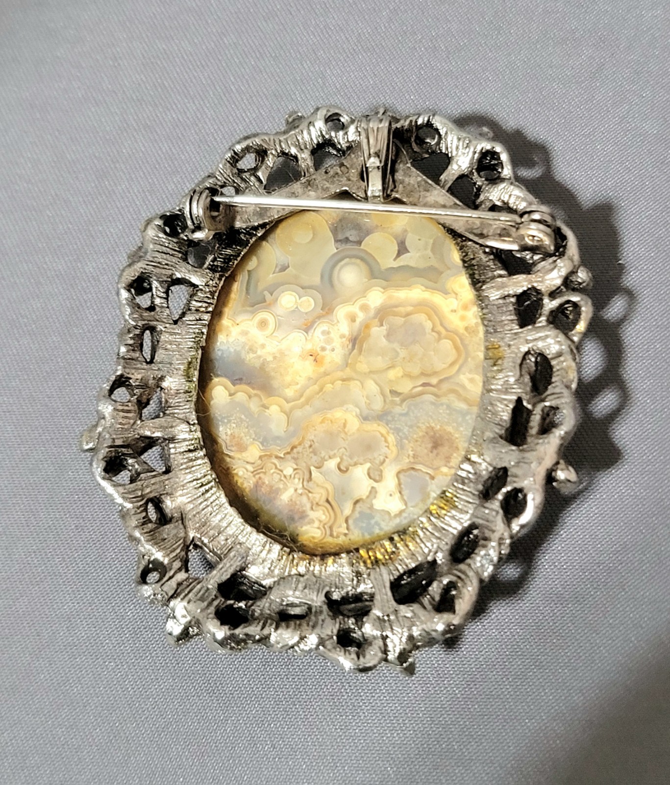 Vtg. Oval Agate Cabochon Brooch Pins Bezel Leaf Frame Silver & Gold Tone Set 2