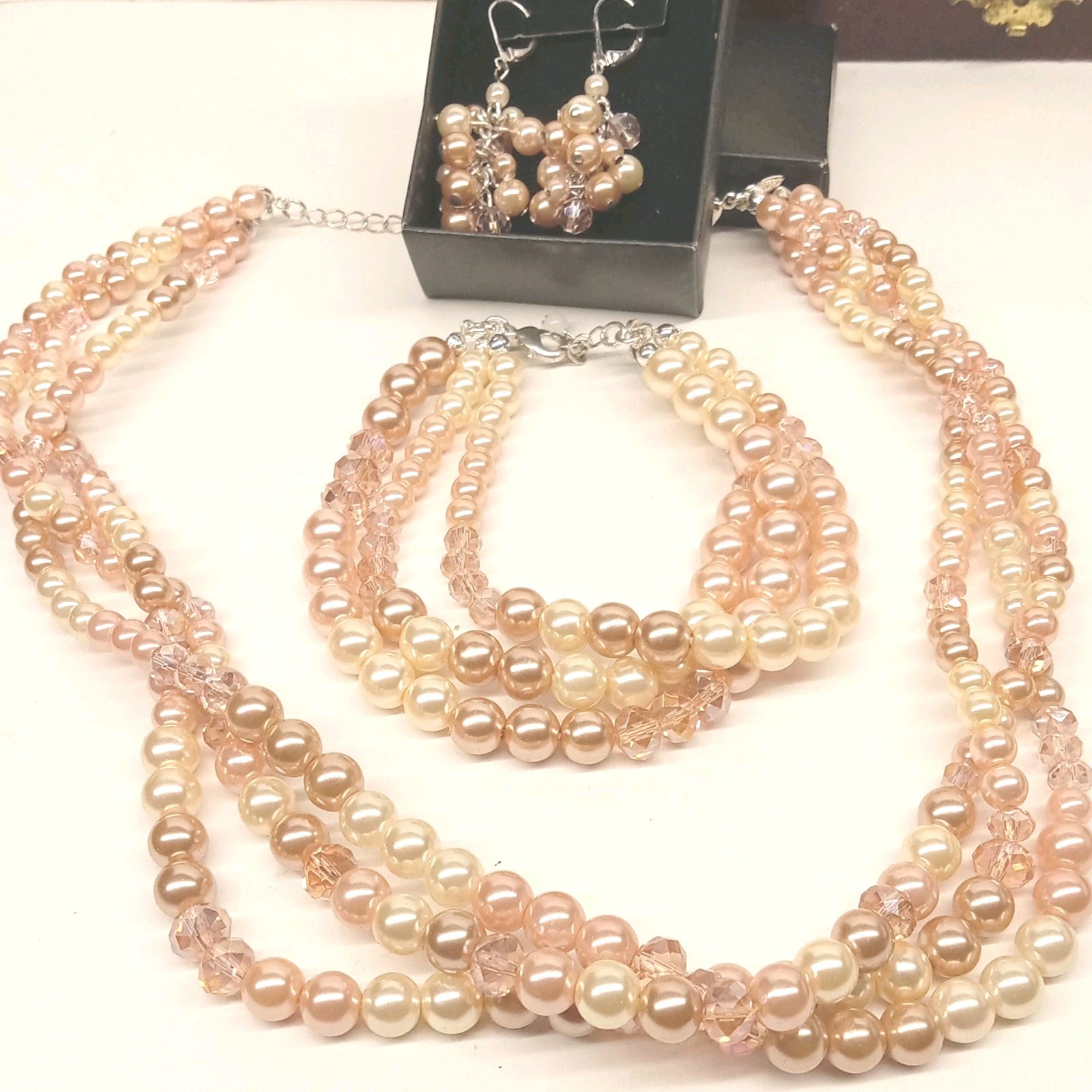 ROSE PEARLESQUE: Statement Necklace , Bracelet Multirang AND Cluster Earrings