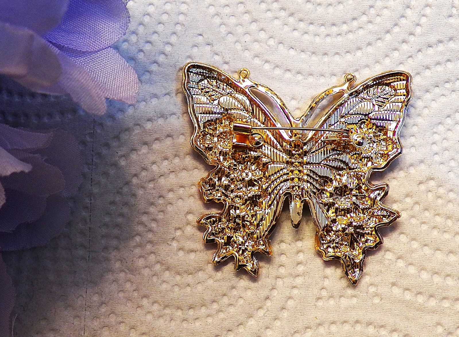 NEW BROOCH PIN COLORFUL BUTTERLFY SHAPE SPRING FLOWERS PINK ROSE GOLD TONE SH26