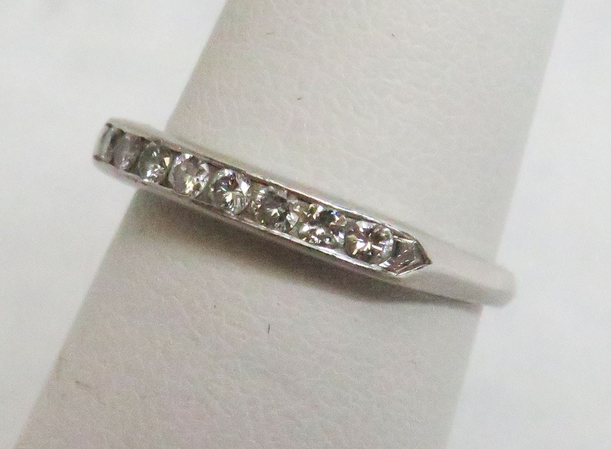 VINTAGE PLATINUM & DIAMOND BAND RING SIZE 5.5