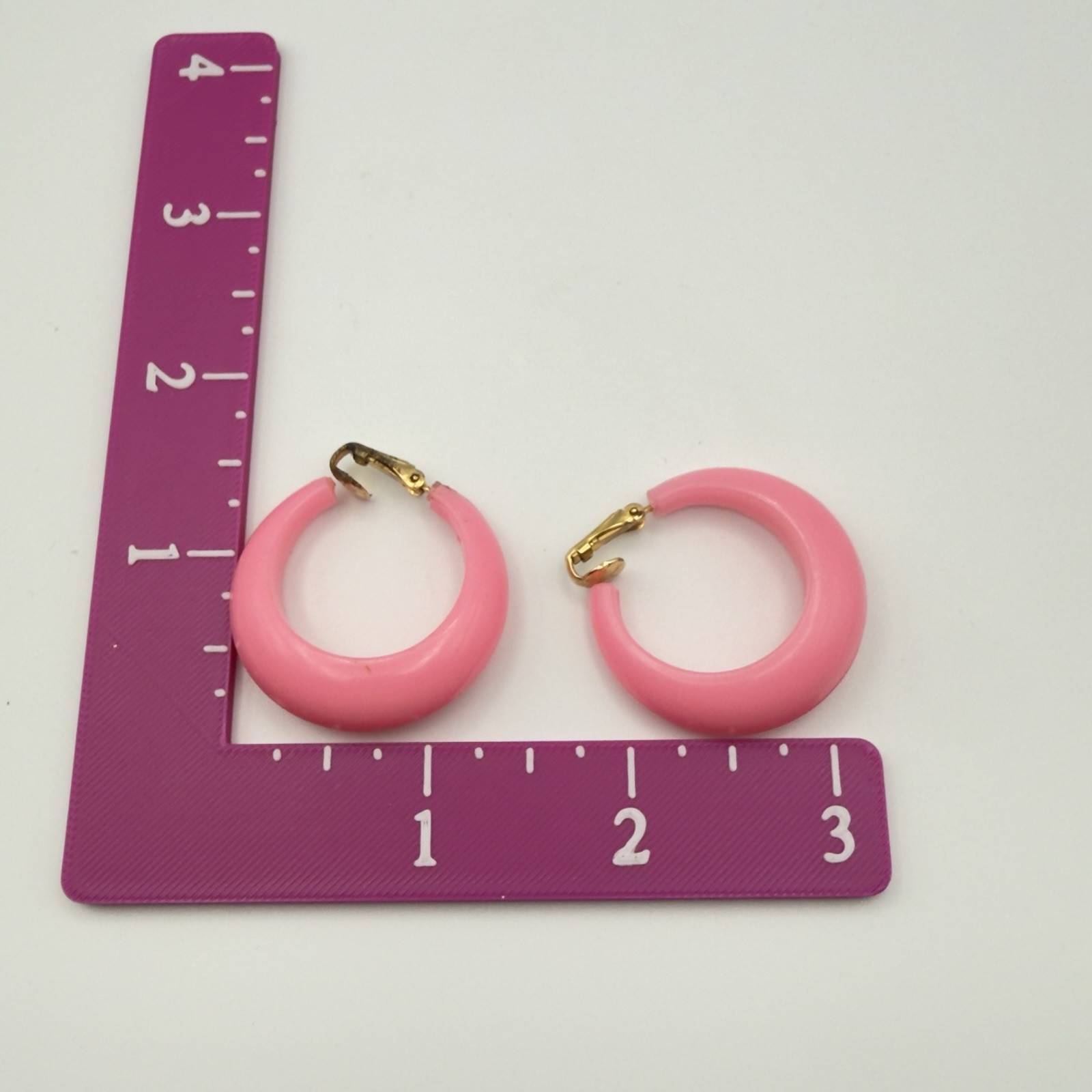 Vintage Bright Pink Chunky Hoop Clip On Earrings Acrylic Retro Style 1″