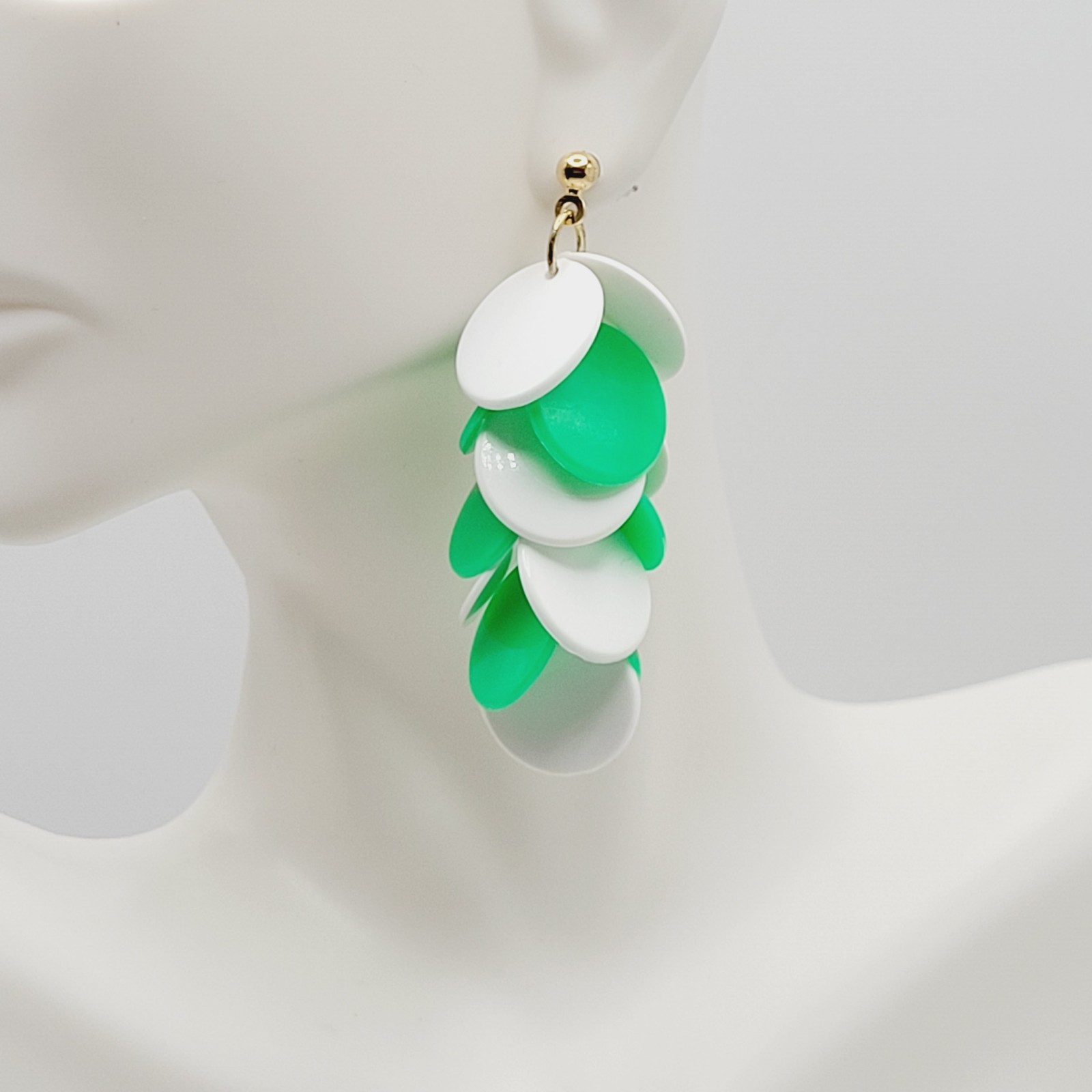 Green and White Multiple Plastic Disc Wiggly Dangle Vintage 80s Pierced Earrings