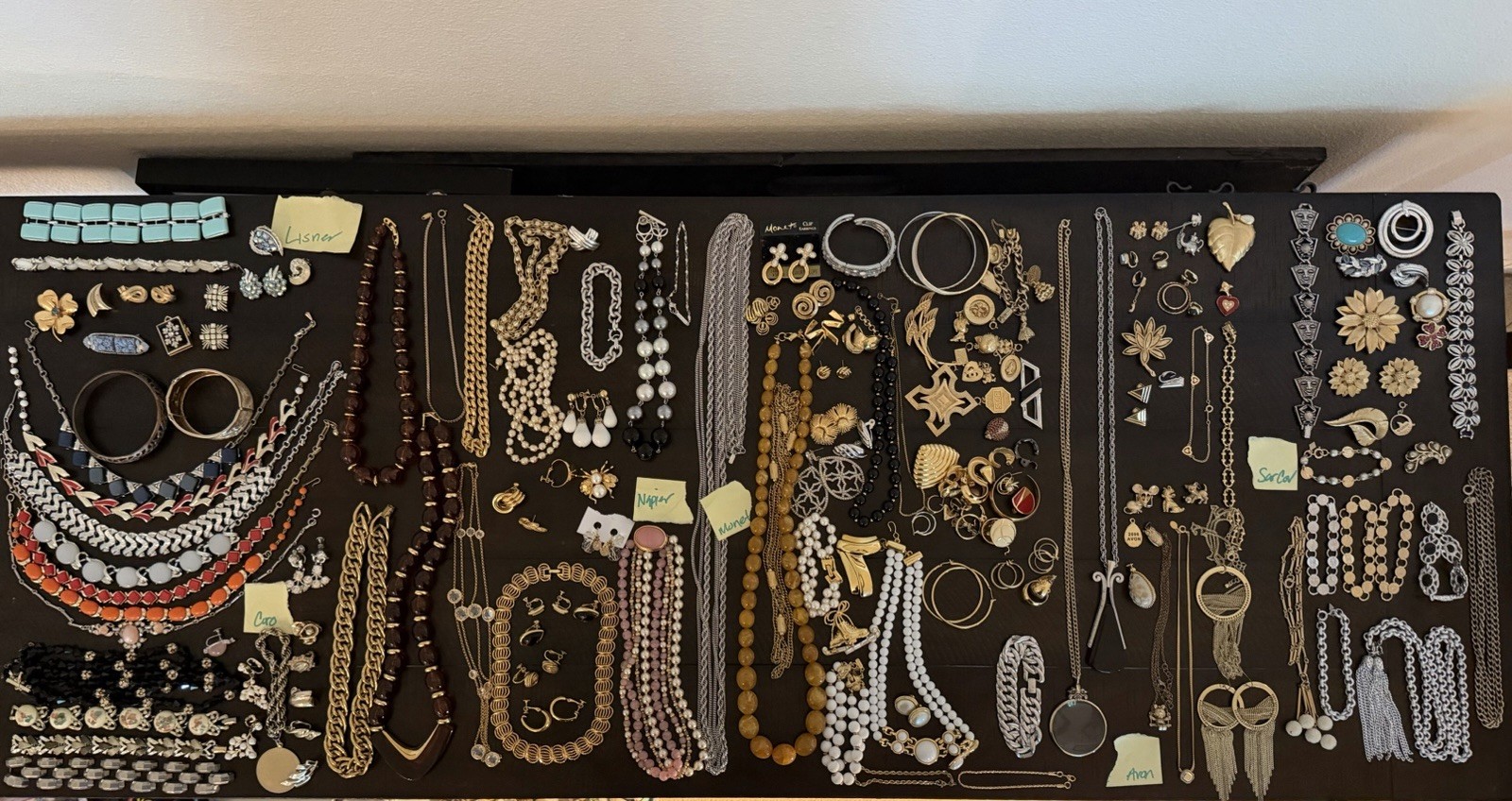 HUGE ESTATE JEWELRY LOT 100+ pcs Signed CORO Lisner AVON Monet NAPIER Sarah Cov