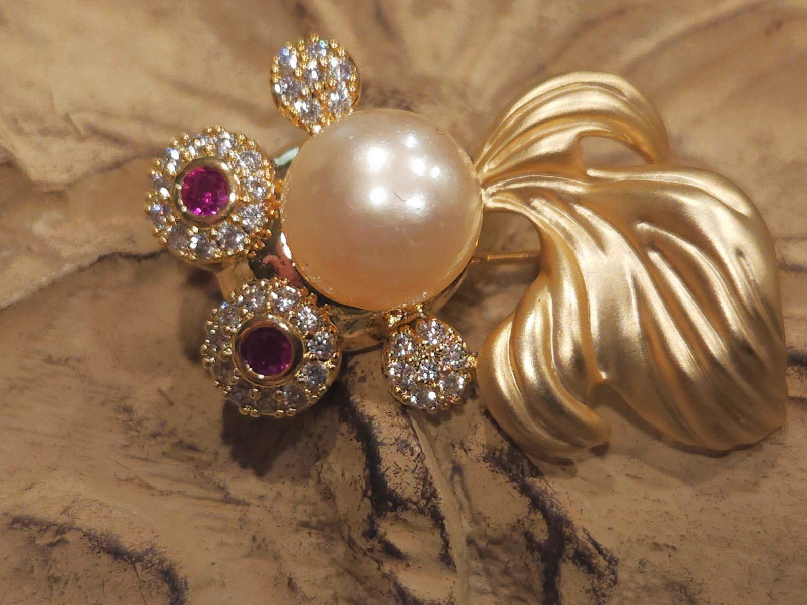 Freshwater Pearl Koi Goldfish Brooch Pin Mothers Day Gift DAZZLING!
