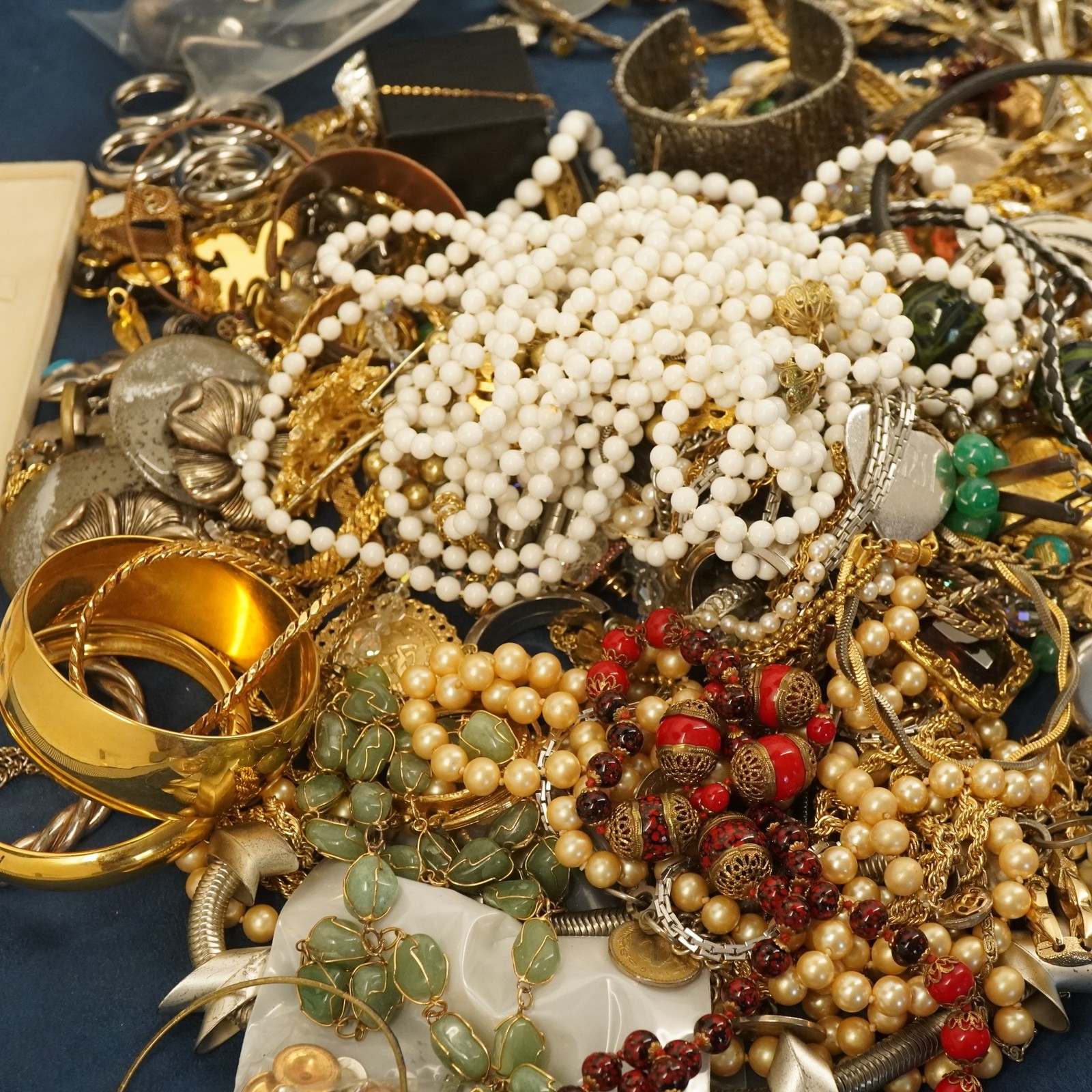 10lb Lot of Assorted Costume Jewelry, Modern & Vintage Much Wearable