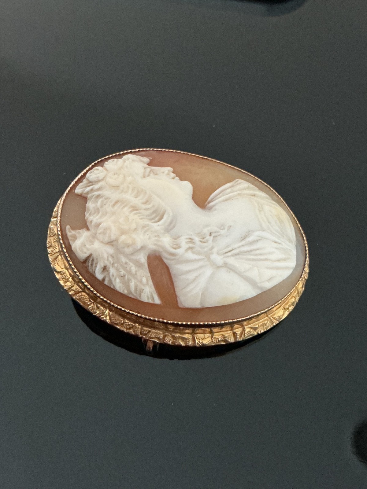 Large Antique Victorian 10K Yellow Gold Carved Shell Cameo Brooch 9.2 Grams DsVa