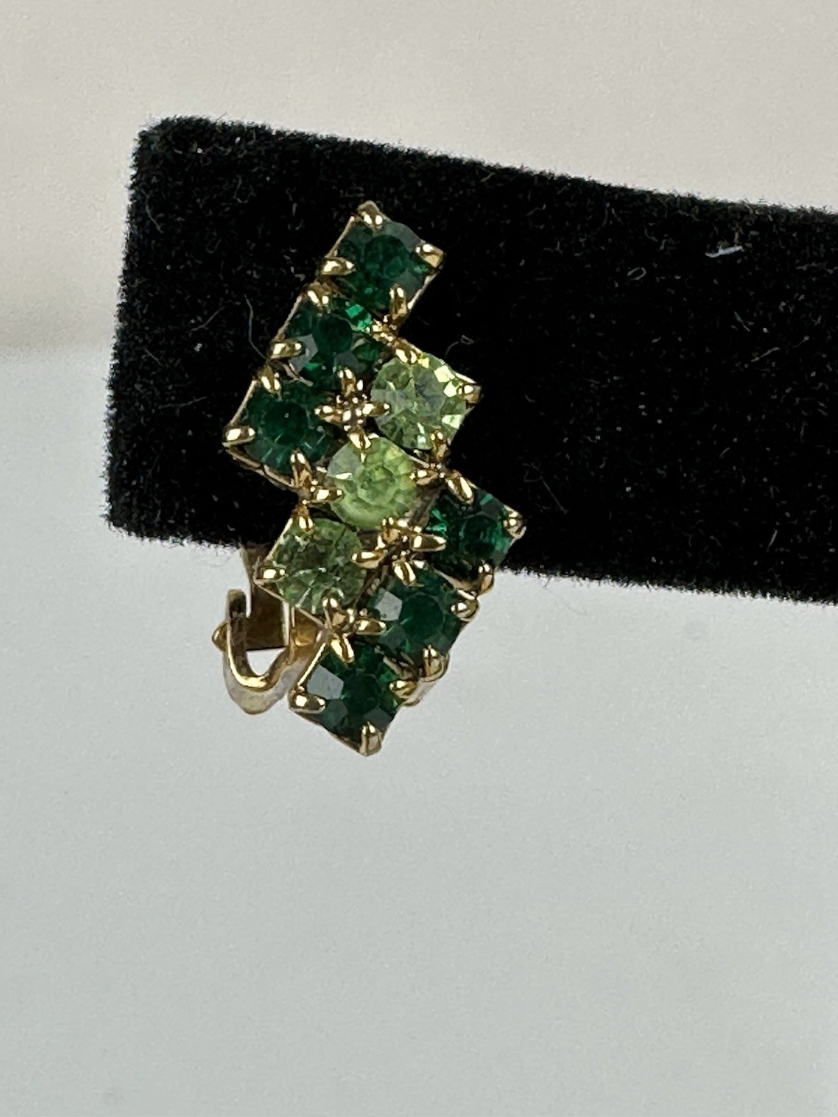 Vintage Green Rhinestone Cluster Goldtone Clip On Earrings